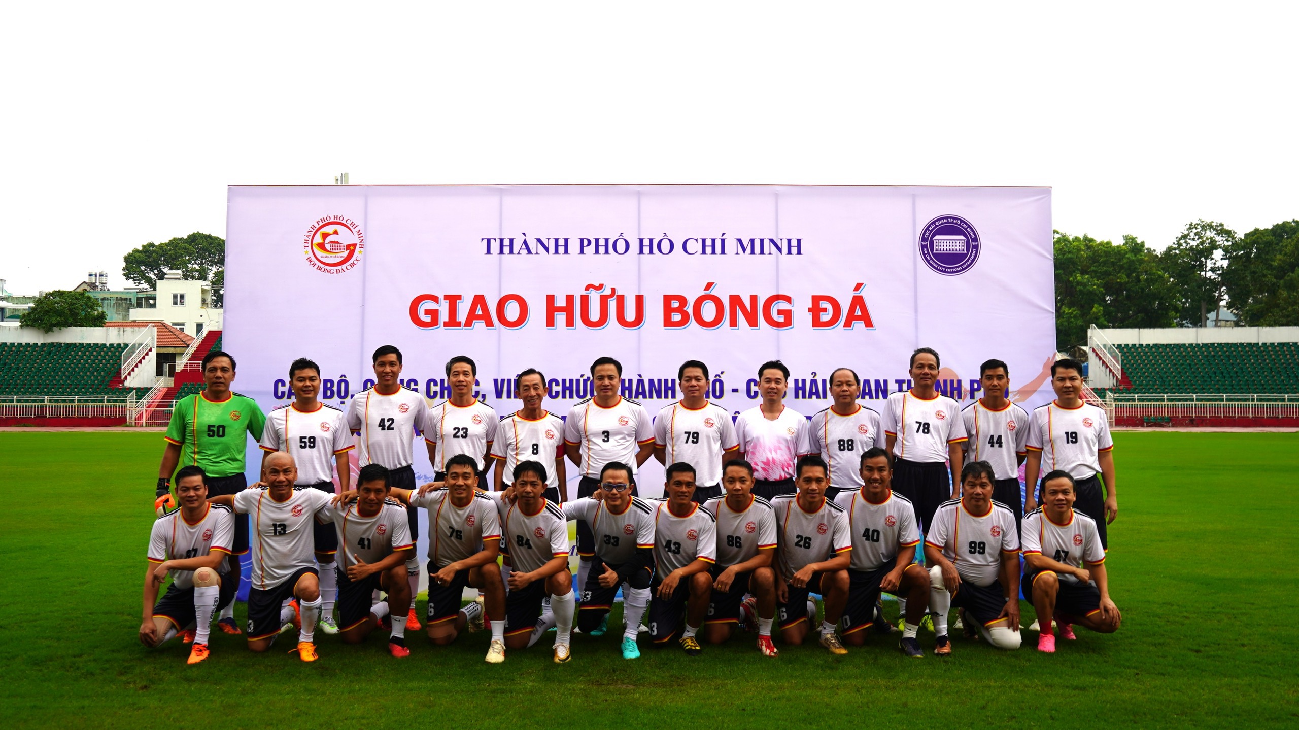 Giao hữu b&oacute;ng đ&aacute;, k&ecirc;u gọi gi&uacute;p đỡ đồng b&agrave;o bị b&atilde;o lũ- Ảnh 3.