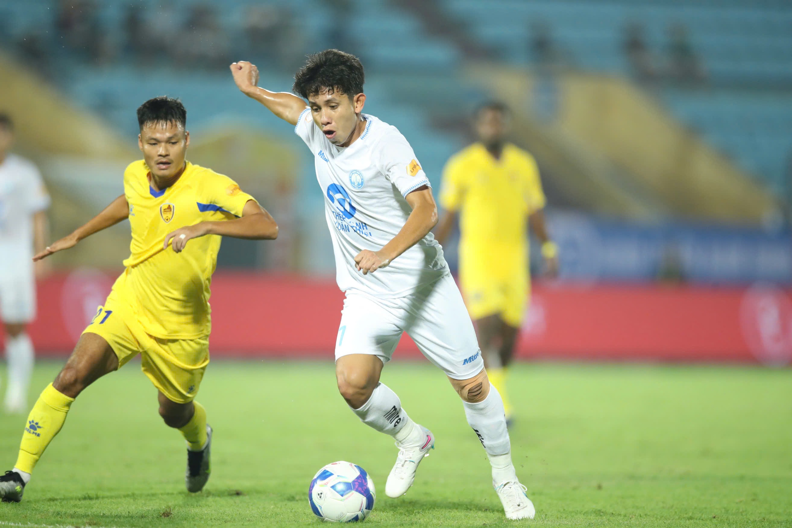 Nguyễn Xu&acirc;n Son "tịt ng&ograve;i" trong ng&agrave;y HLV Kim Sang-sik dự kh&aacute;n V-League- Ảnh 3.