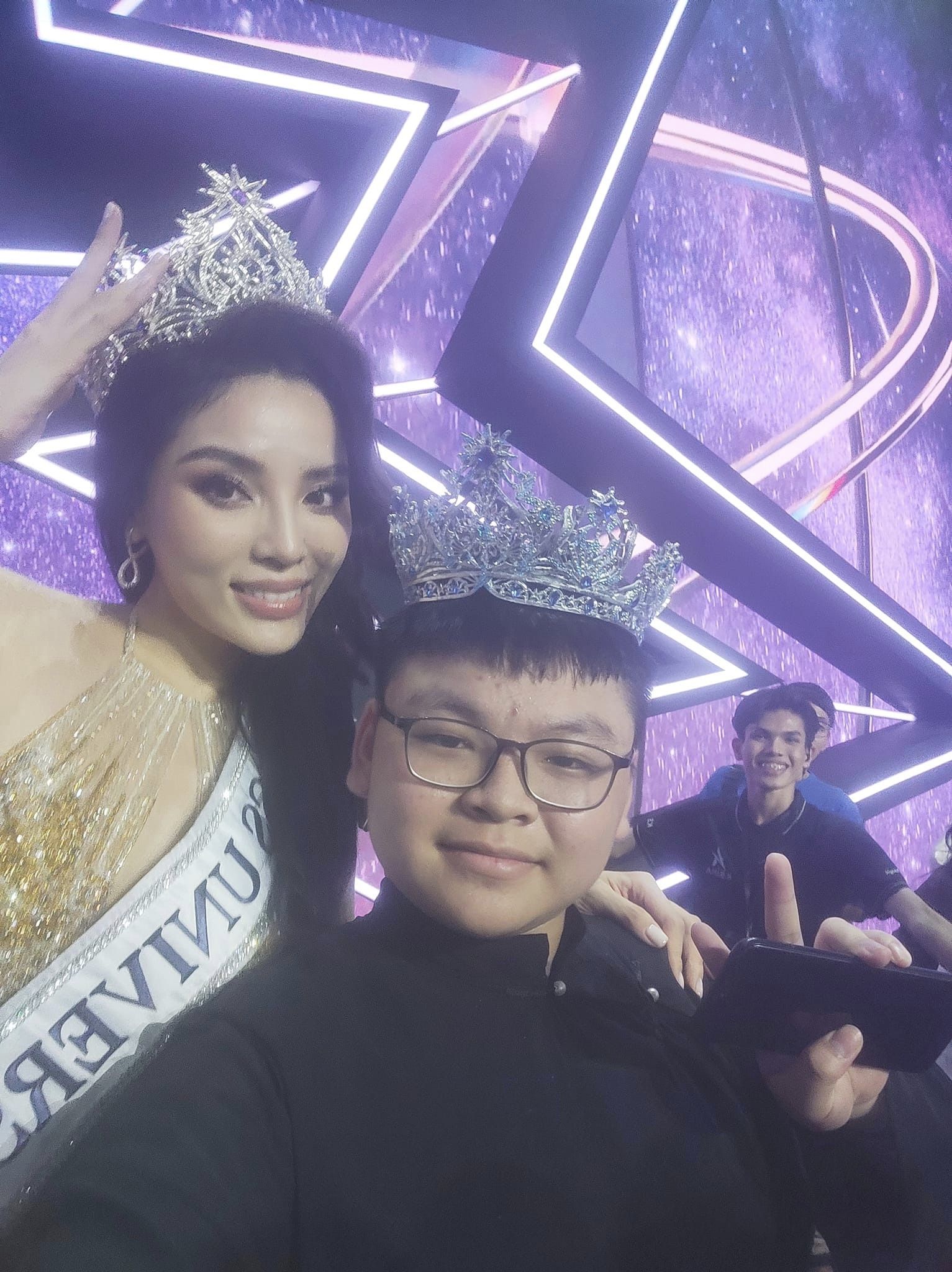 "Tiết lộ sốc" về nam sinh 13 tuổi thiết kế vương miện Miss Universe Vietnam 2024- Ảnh 1.