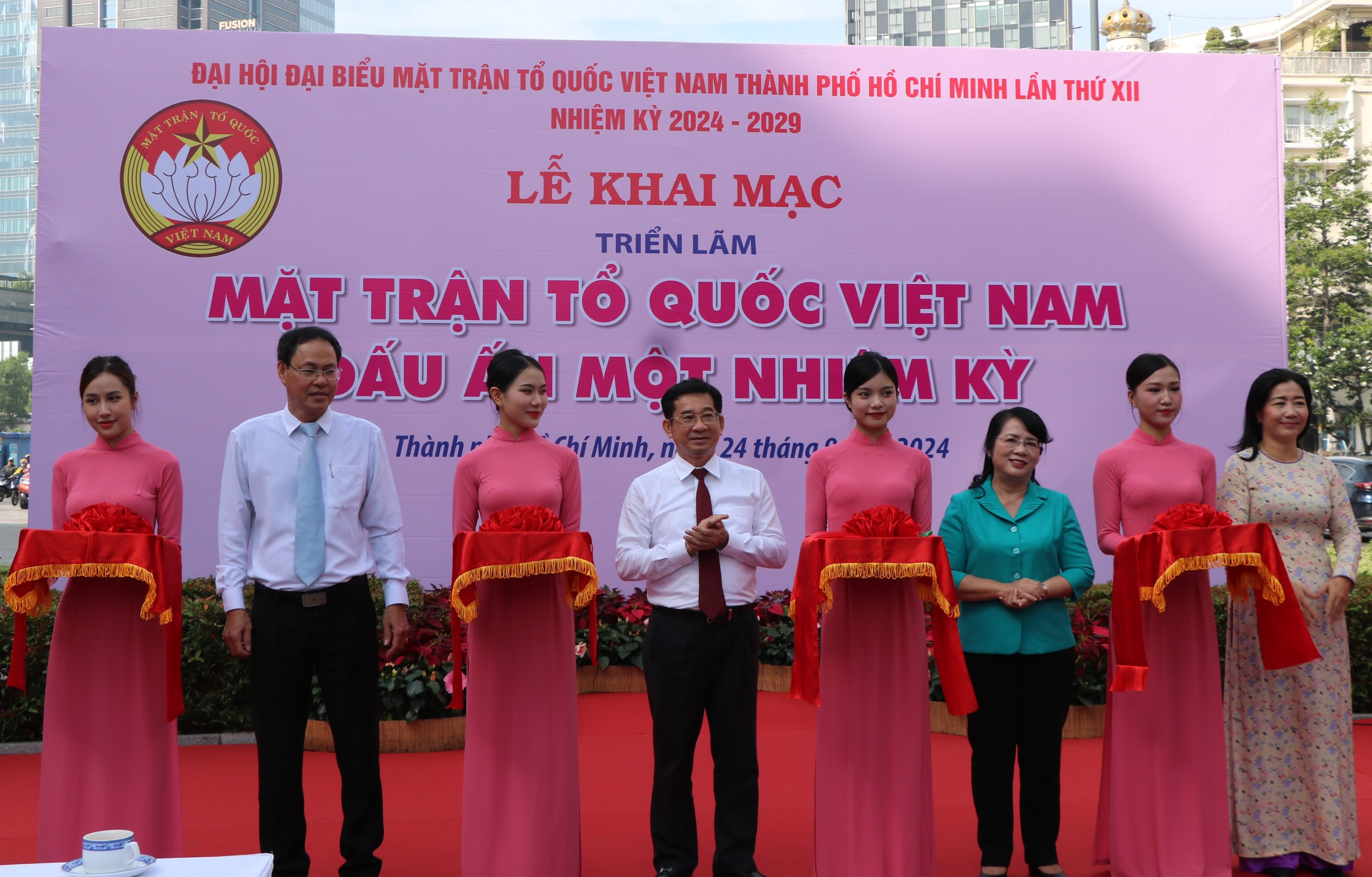 Khai mạc triển l&atilde;m ảnh "MTTQ Việt Nam - Dấu ấn một nhiệm kỳ"- Ảnh 1.