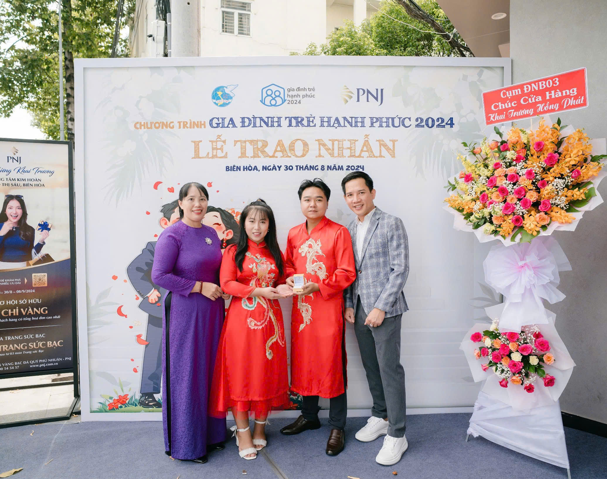 Gia đ&igrave;nh trẻ hạnh ph&uacute;c 2024: Chuỗi Lễ cưới tập thể v&agrave; trao nhẫn cưới cho c&aacute;c cặp đ&ocirc;i kh&oacute; khăn tr&ecirc;n to&agrave;n quốc- Ảnh 4.