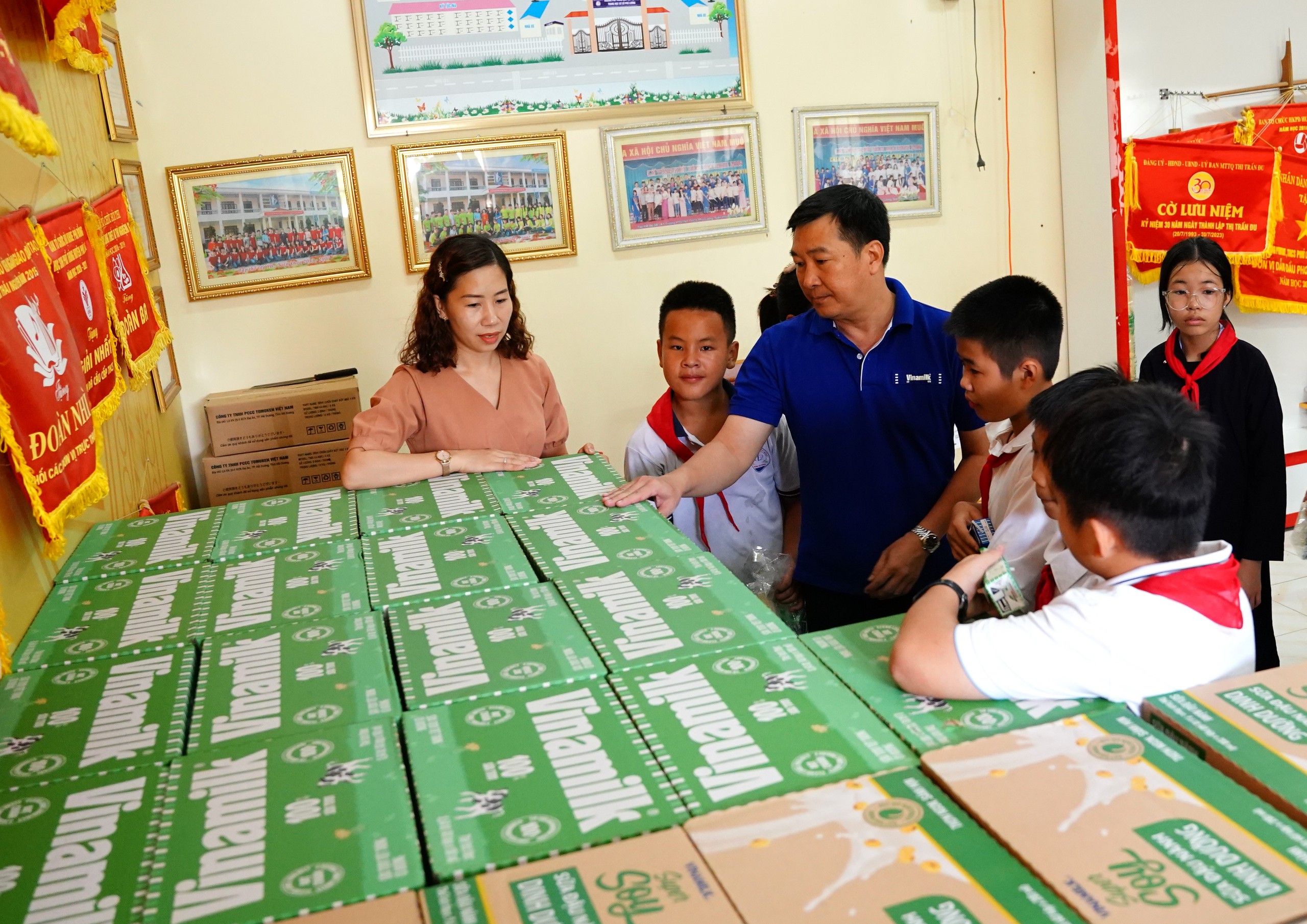 Nỗ lực khắc phục hậu quả, ổn định đời sống tại các vùng bão lũ- Ảnh 6.