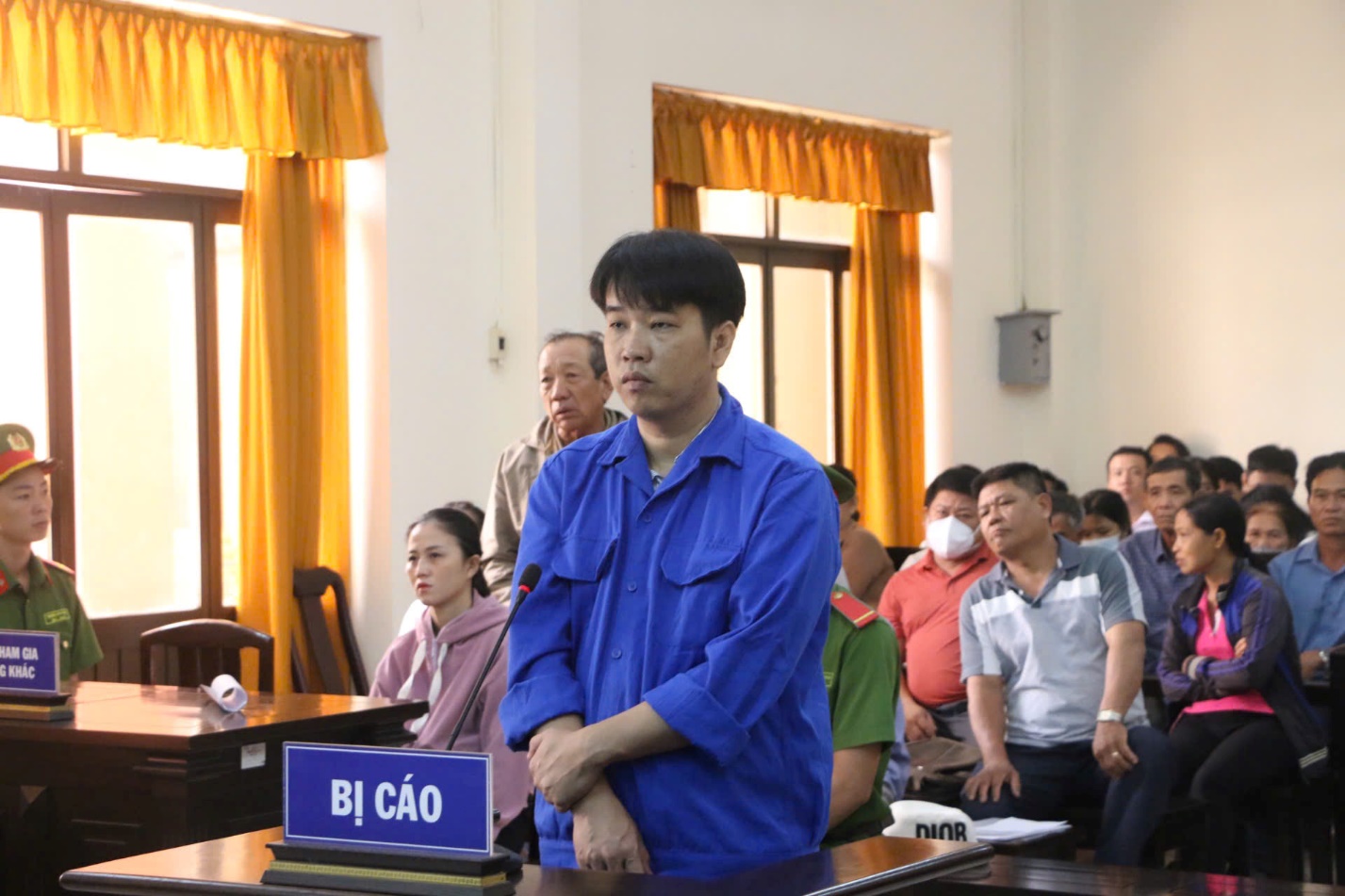 Cựu cán bộ trung tâm quỹ đất lừa đảo 21 người dân- Ảnh 1.