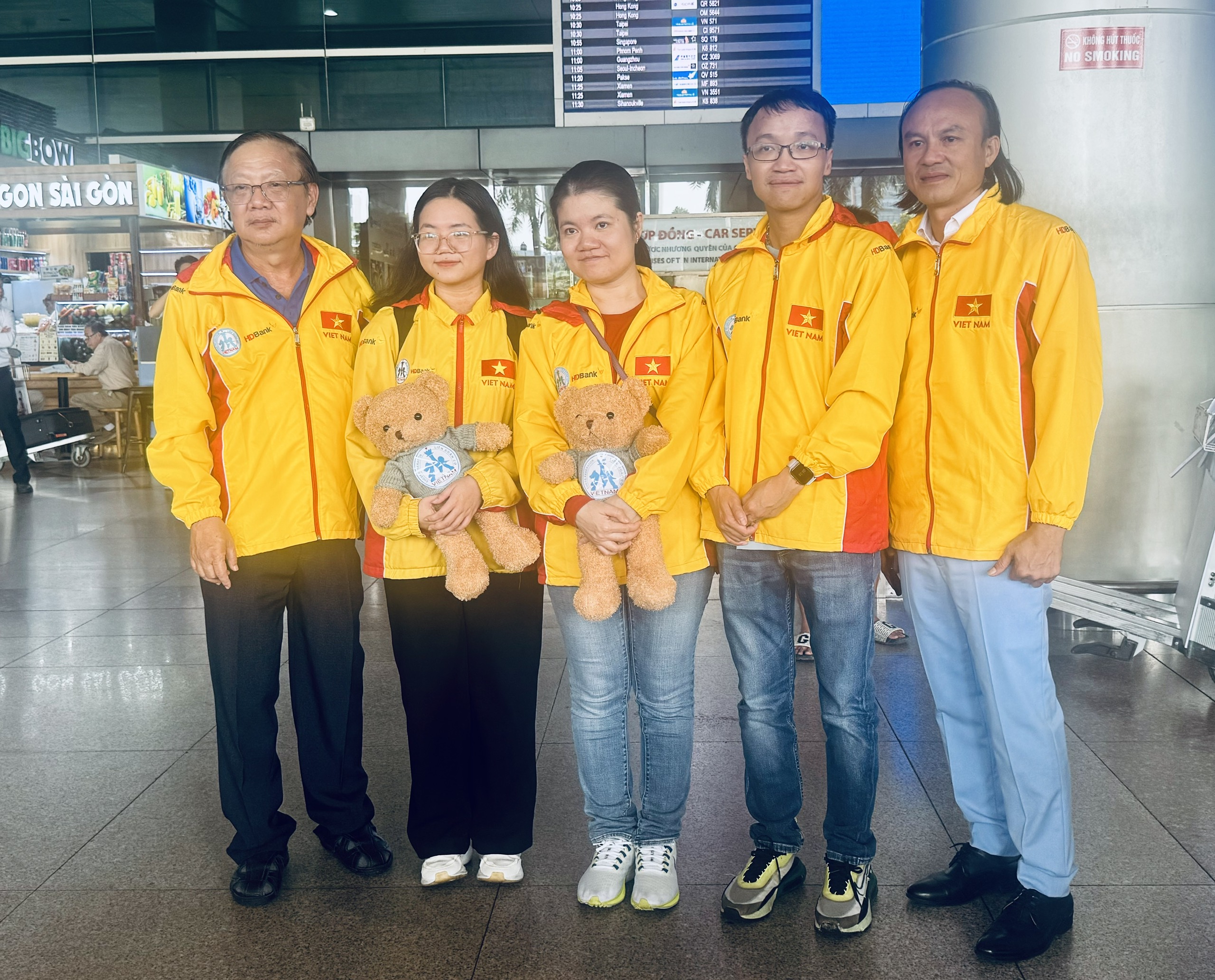 Các kỳ thủ Việt Nam trở về sau Olympiad cờ vua 2024- Ảnh 7.