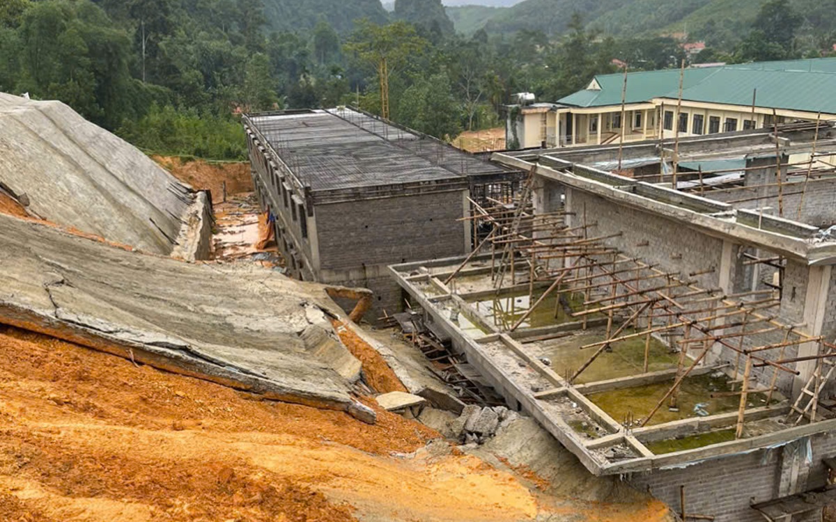 Mưa lũ, sạt lở đất l&agrave;m 168 ng&ocirc;i nh&agrave; ở Thanh H&oacute;a bị hư hỏng
