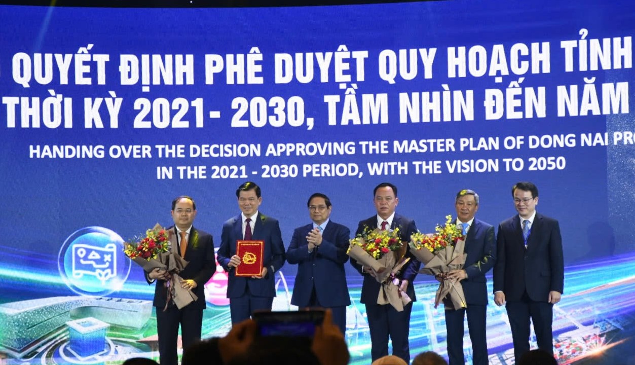 Thủ tướng Phạm Minh Chính trao Quyết định phê duyệt Quy hoạch tỉnh Đồng Nai- Ảnh 1.