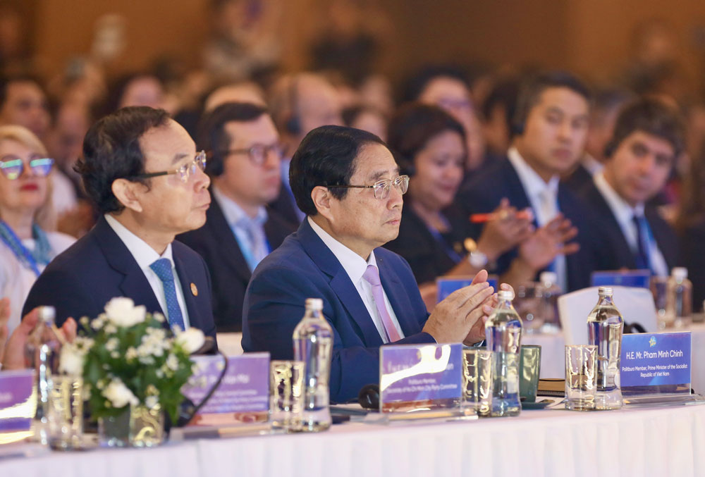 Thủ tướng Phạm Minh Ch&iacute;nh, B&iacute; thư Th&agrave;nh ủy TP HCM Nguyễn Văn N&ecirc;n tại Diễn đ&agrave;n Kinh tế TP HCM (HEF) năm 2024. Ảnh: HO&Agrave;NG TRIỀU