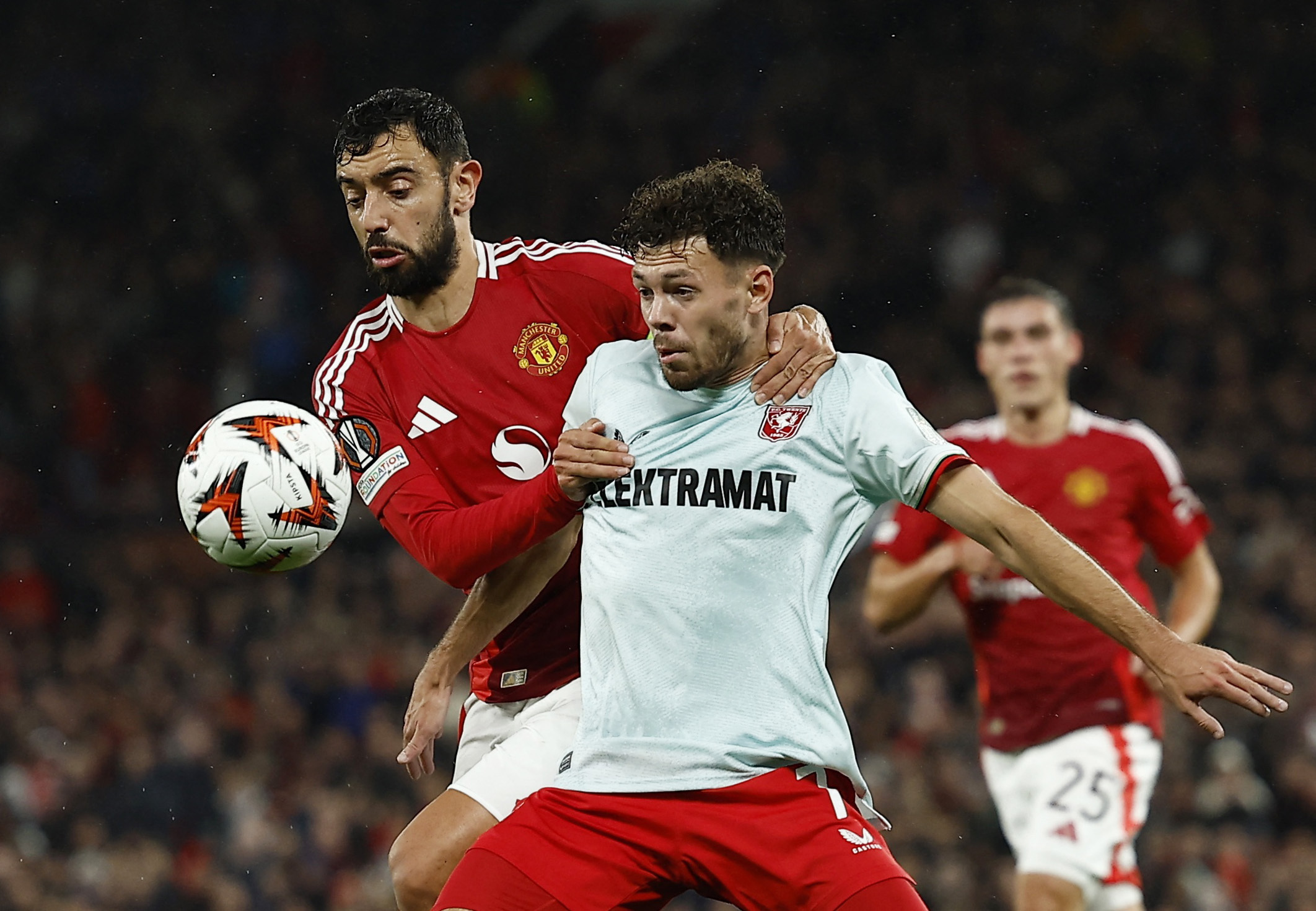 Man United bị cầm h&ograve;a ở Old Trafford, rơi xuống nh&oacute;m cuối Europa League- Ảnh 1.