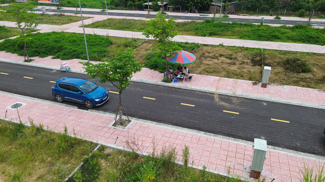 Gi&aacute; đất, gi&aacute; nh&agrave; nhiều địa phương ở H&agrave; Nội gần đ&acirc;y tăng mạnh d&ugrave; chưa &aacute;p dụng bảng gi&aacute; đất mới. Ảnh: L&Ecirc; TH&Uacute;Y