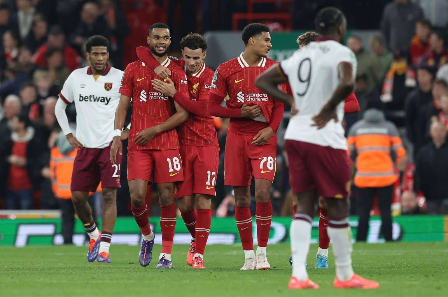 Đương kim vô địch Liverpool đè bẹp West Ham, Arsenal dội mưa bàn thắng ở League Cup- Ảnh 4.