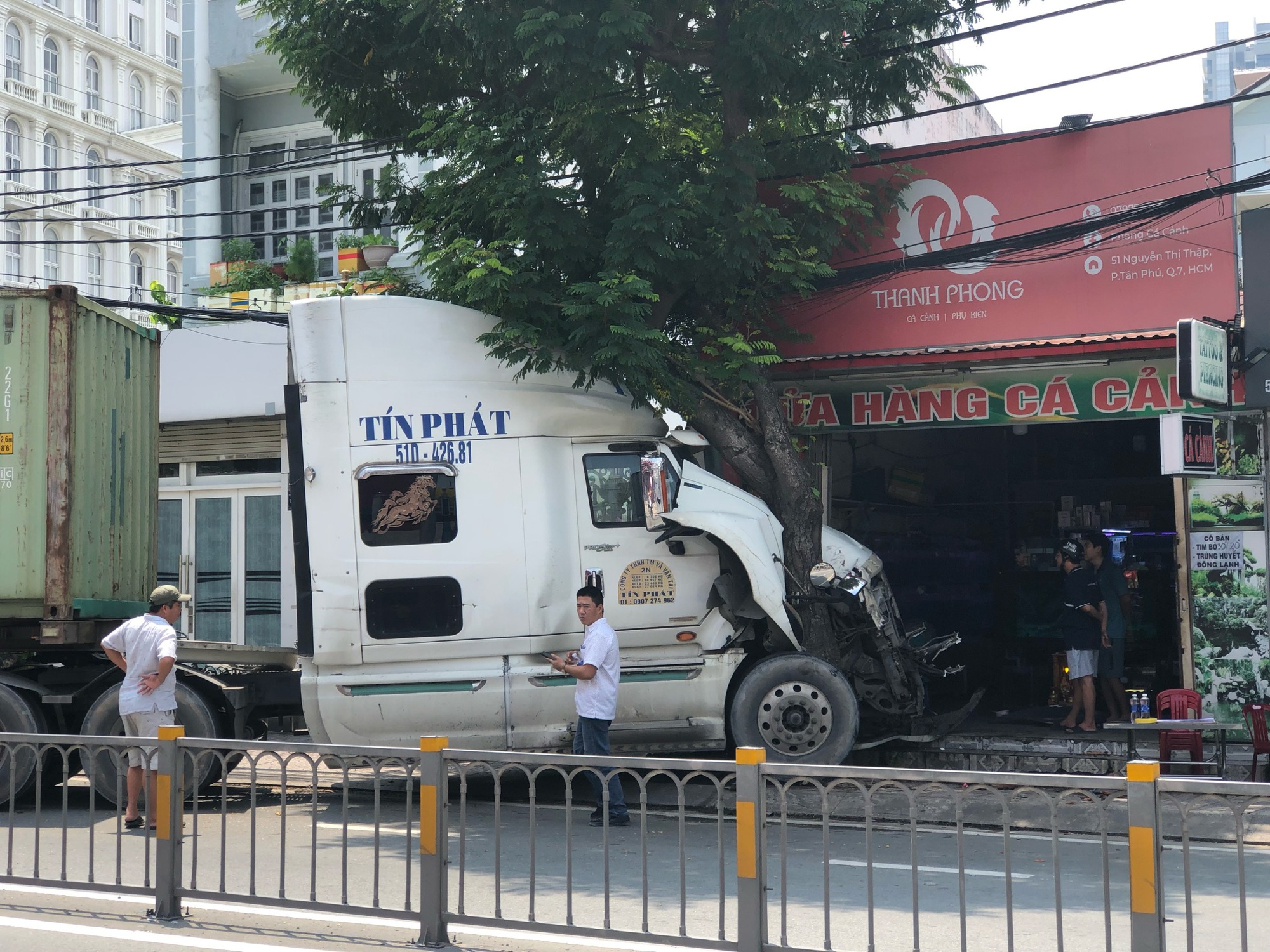 TP HCM: Điều tra 2 tai nạn nghi&ecirc;m trọng ở quận 7- Ảnh 1.
