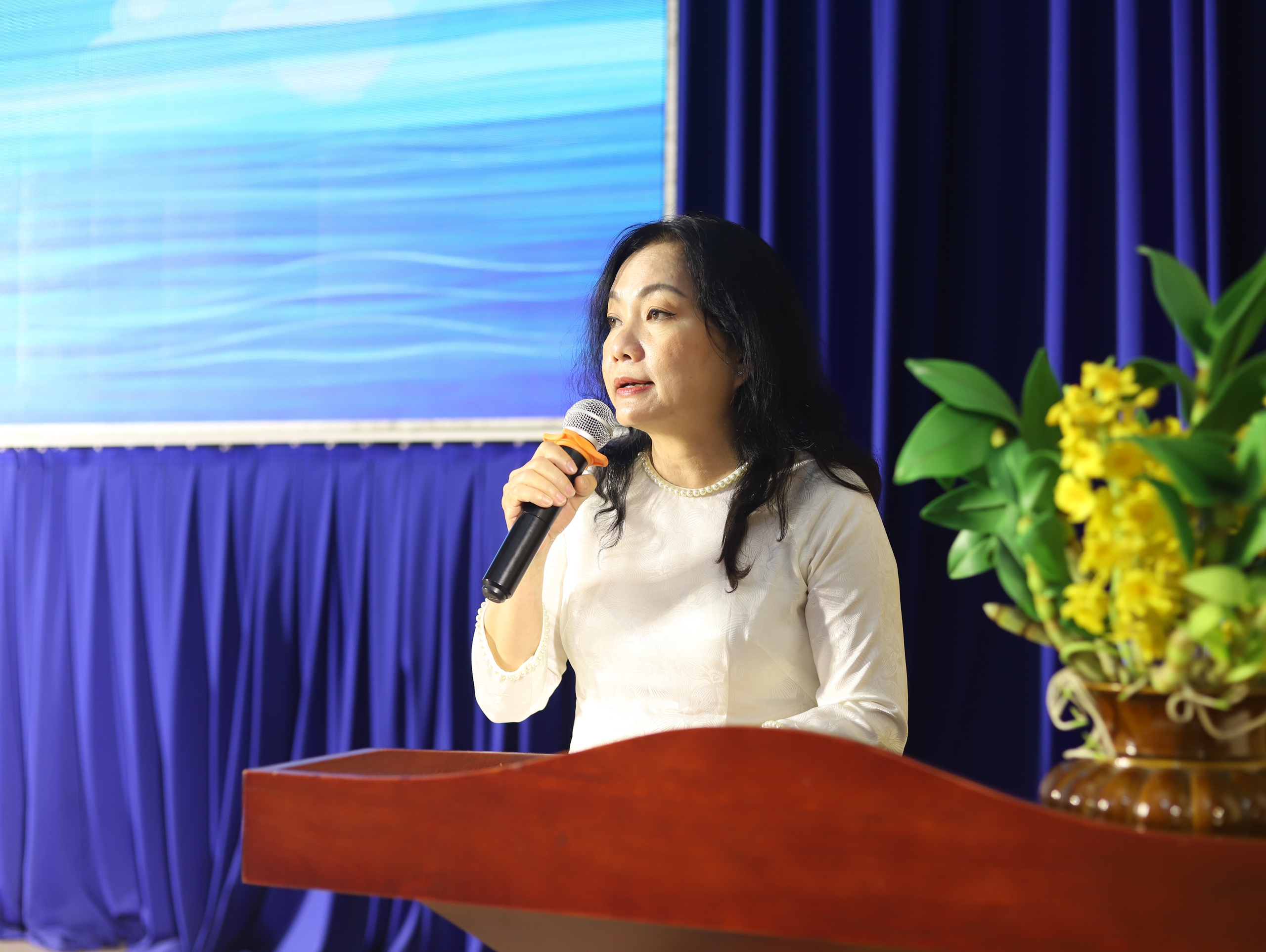 B&aacute;o Người Lao Động tiếp sức t&acirc;n sinh vi&ecirc;n Ng&ocirc;n ngữ học- Ảnh 1.