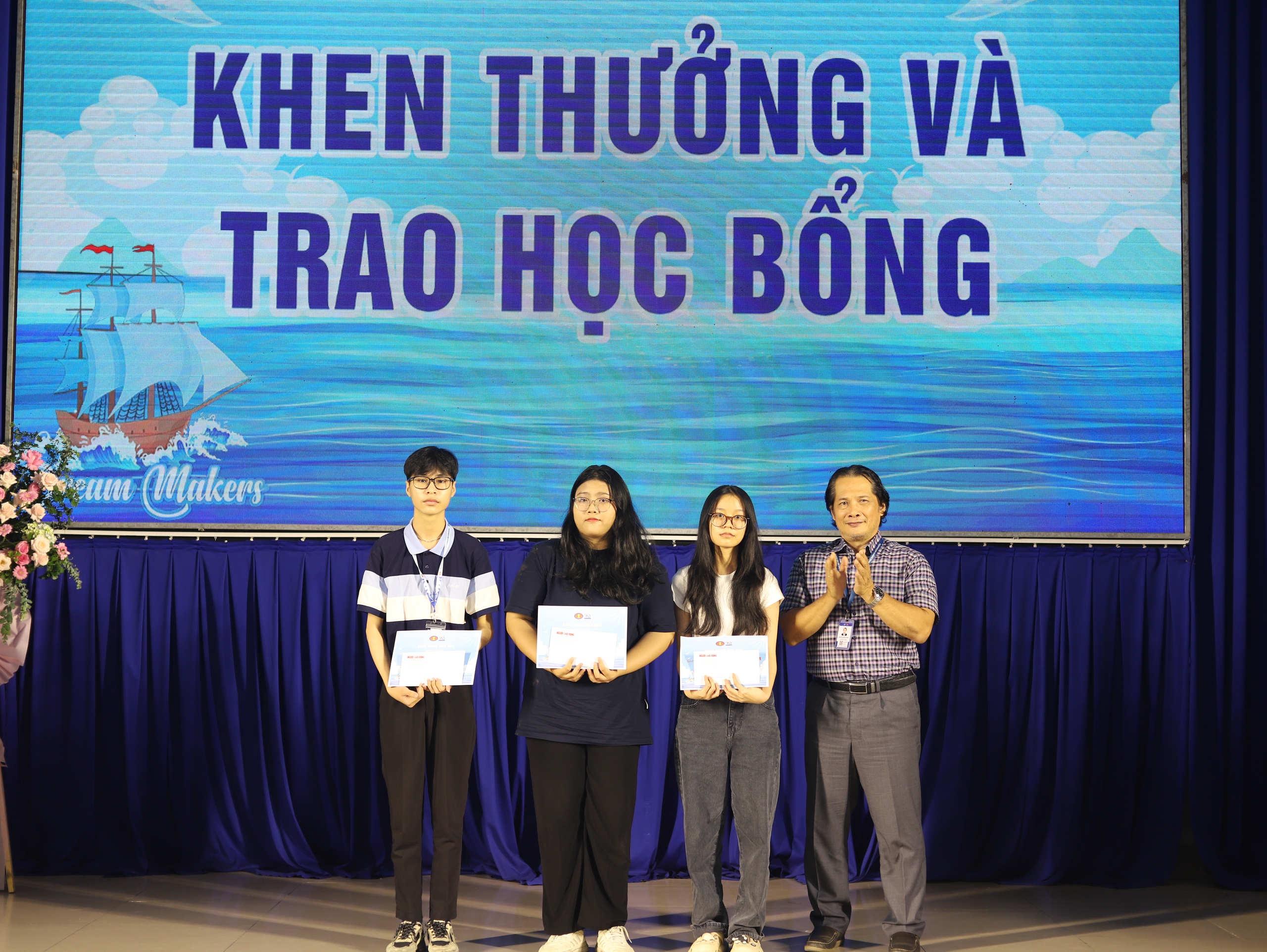 B&aacute;o Người Lao Động tiếp sức t&acirc;n sinh vi&ecirc;n Ng&ocirc;n ngữ học- Ảnh 3.