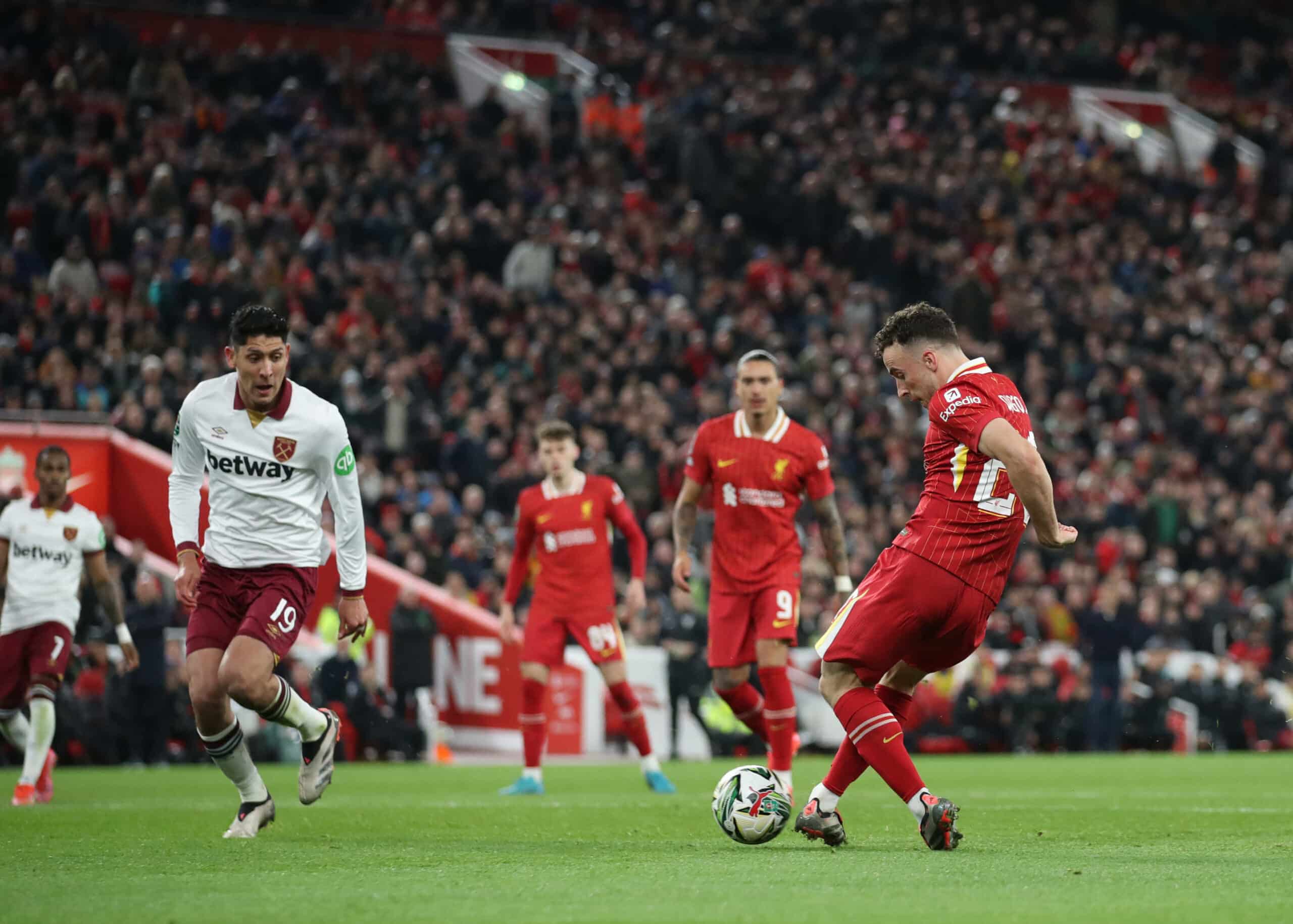 Đương kim vô địch Liverpool đè bẹp West Ham, Arsenal dội mưa bàn thắng ở League Cup- Ảnh 3.