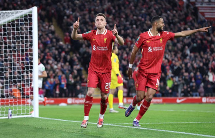 Đương kim vô địch Liverpool đè bẹp West Ham, Arsenal dội mưa bàn thắng ở League Cup- Ảnh 1.
