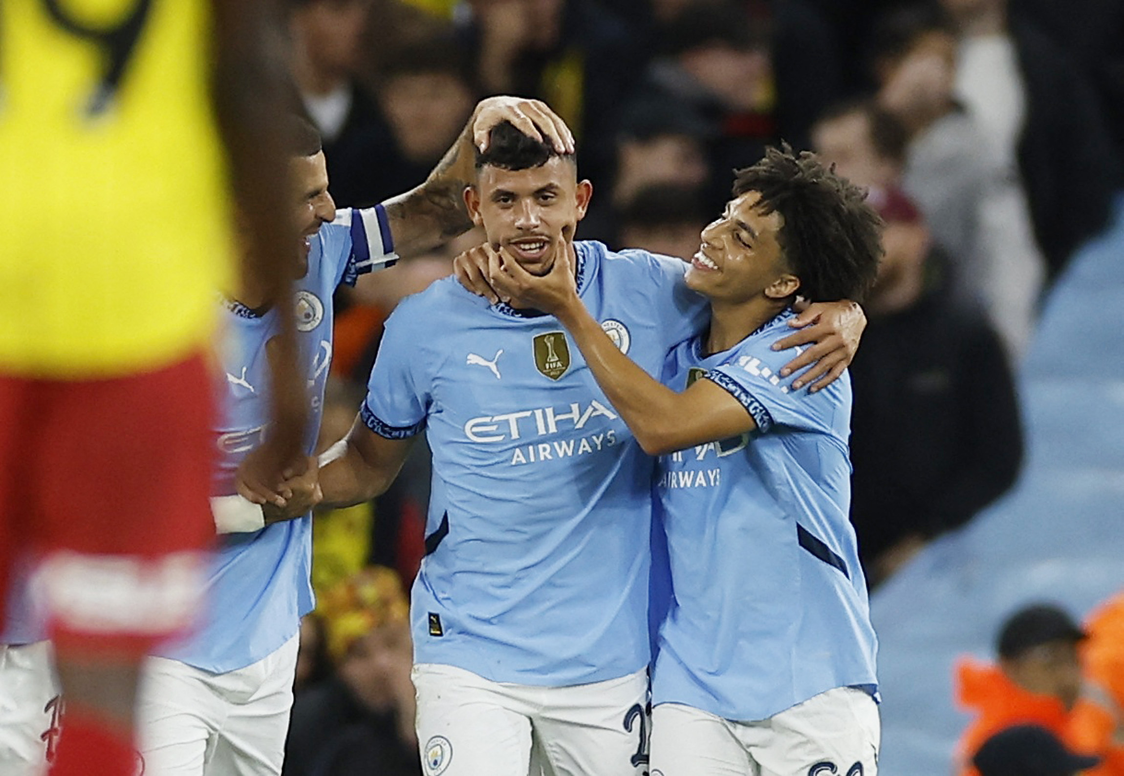 Bị tố cướp điện thoại, sao bóng đá Man City bị bắt ở Madrid- Ảnh 1.