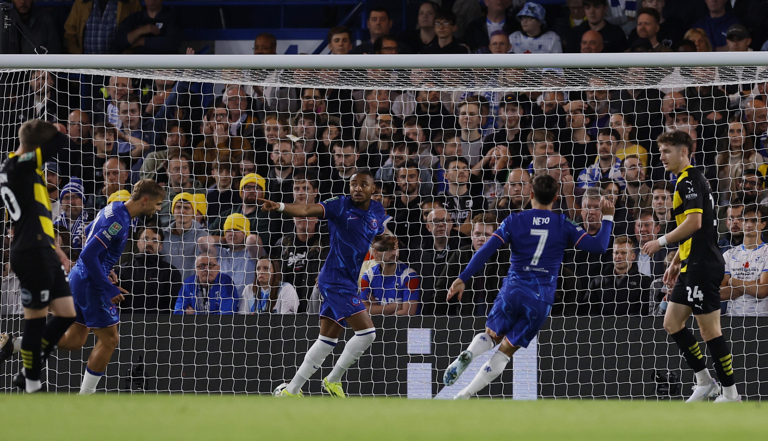 Chelsea thắng tưng bừng đội Hạng ba, "đại gia" Ngoại hạng đổ bộ v&ograve;ng 4 League Cup- Ảnh 1.
