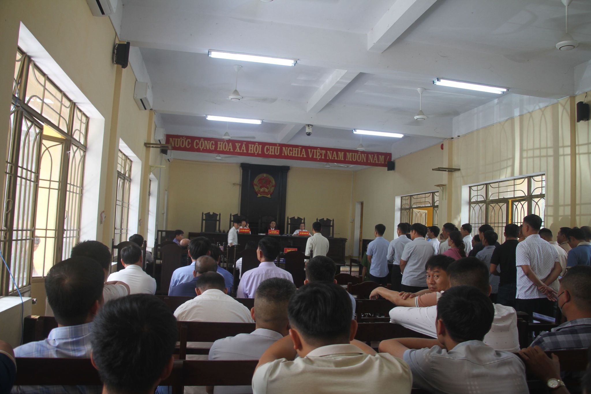 Quảng Nam: X&eacute;t xử 27 bị c&aacute;o về tội "Nhận hối lộ" v&agrave; "Đưa hối lộ"- Ảnh 1.