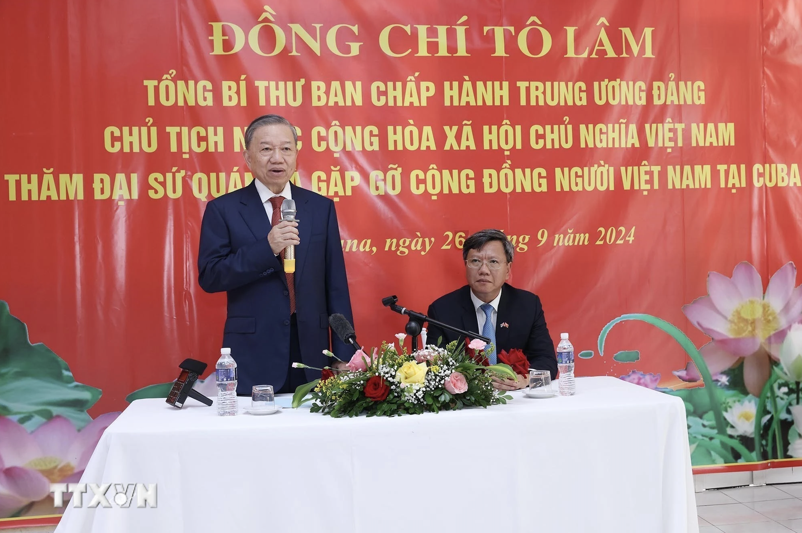 Tổng B&iacute; thư, Chủ tịch nước gặp mặt cộng đồng người Việt Nam tại Cuba- Ảnh 2.
