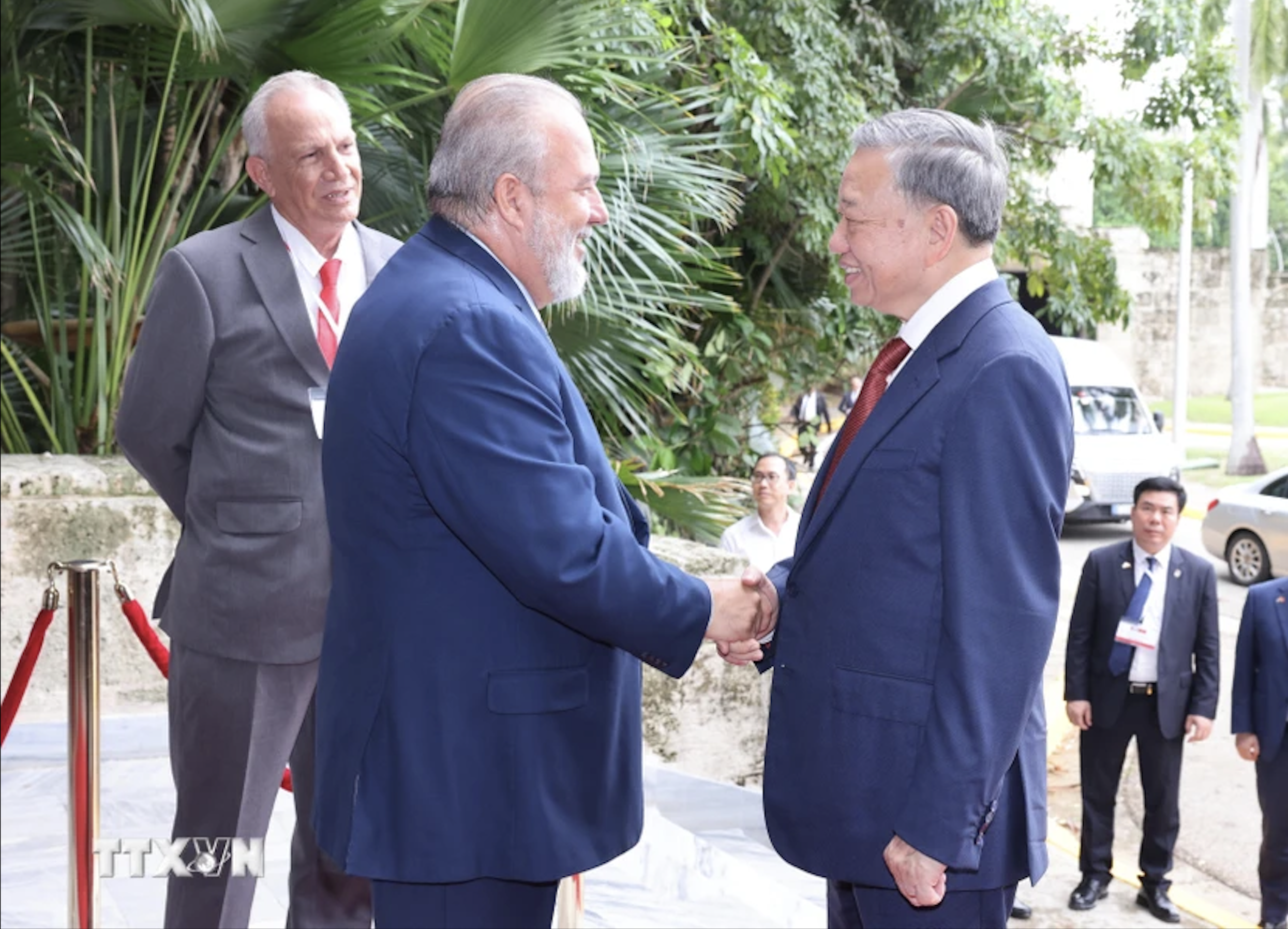 Tổng B&iacute; thư, Chủ tịch nước T&ocirc; L&acirc;m hội kiến Thủ tướng Cuba- Ảnh 1.