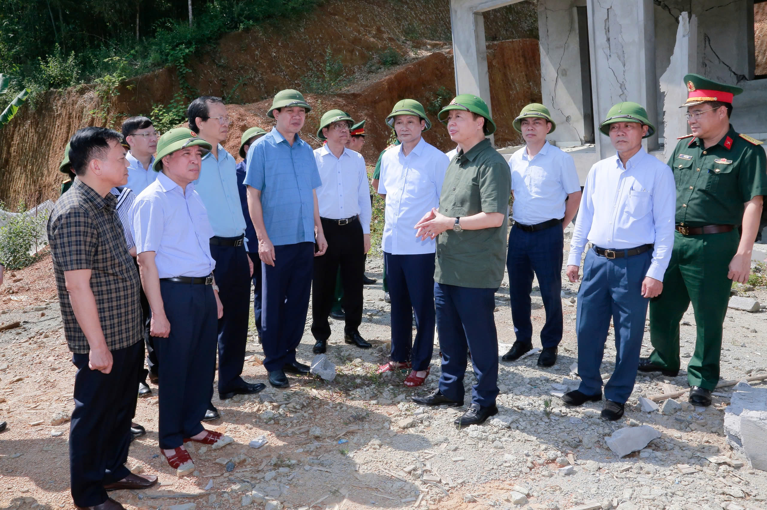 Ph&oacute; Thủ tướng chỉ đạo khắc phục sau mưa lũ tại Thanh H&oacute;a- Ảnh 1.