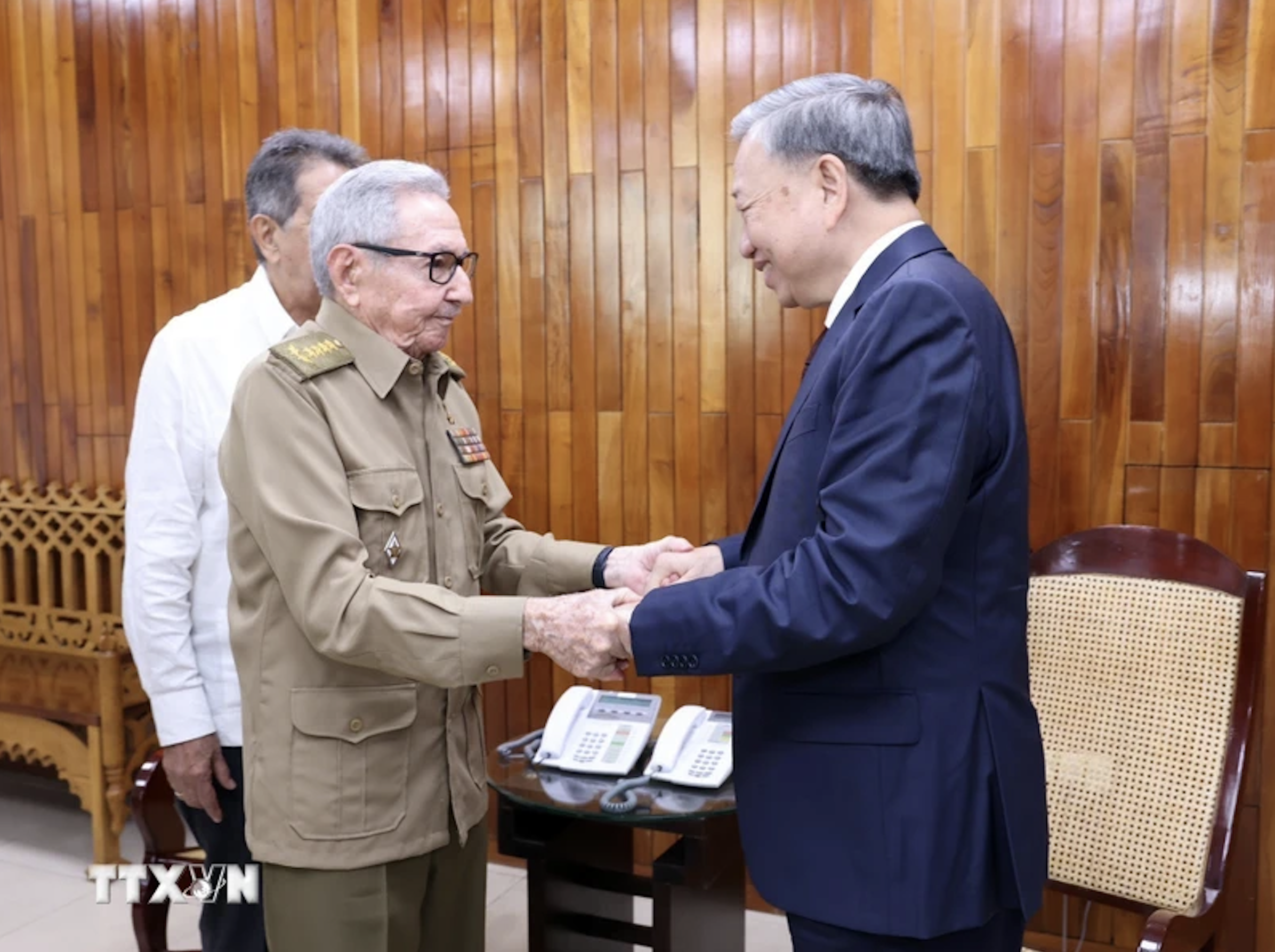 Tổng B&iacute; thư, Chủ tịch nước gặp L&atilde;nh tụ C&aacute;ch mạng Cuba, Đại tướng R&aacute;ul Castro Ruz- Ảnh 1.