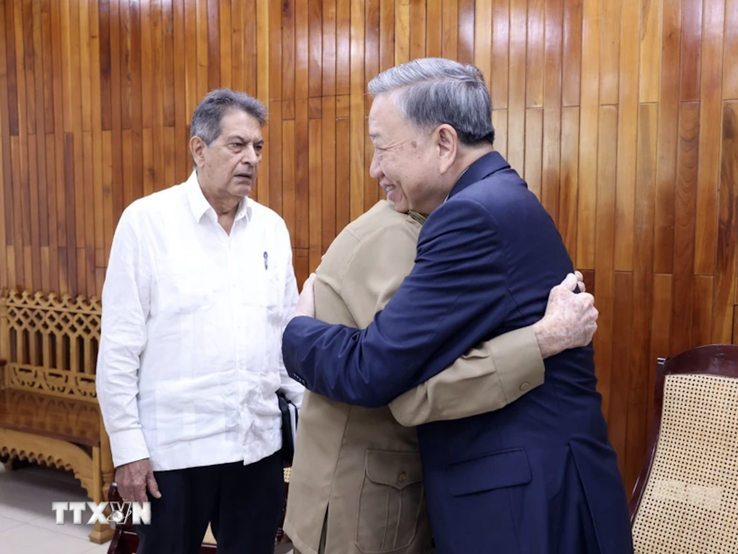 Tổng B&iacute; thư, Chủ tịch nước gặp L&atilde;nh tụ C&aacute;ch mạng Cuba, Đại tướng R&aacute;ul Castro Ruz- Ảnh 3.