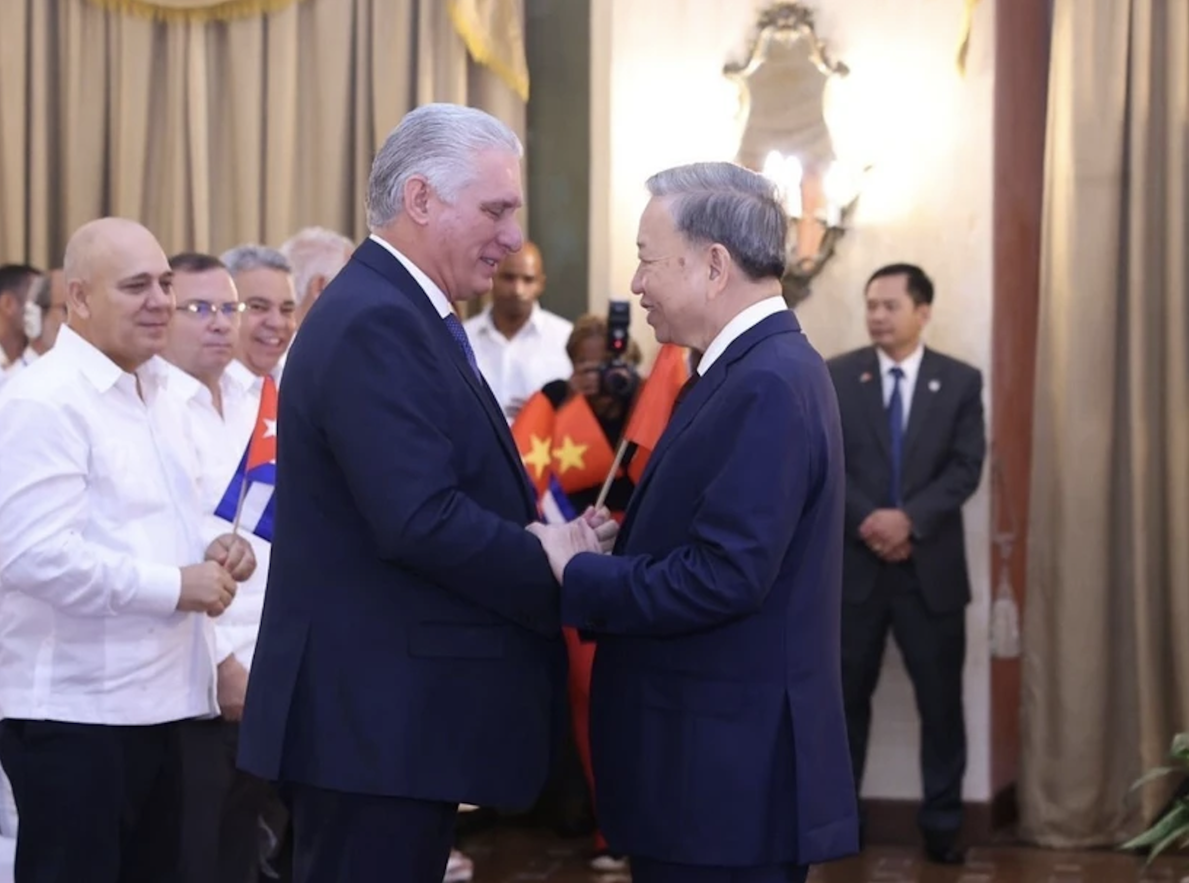 To&agrave;n văn Tuy&ecirc;n bố chung Việt Nam-Cuba về hợp t&aacute;c to&agrave;n diện trong giai đoạn mới- Ảnh 1.
