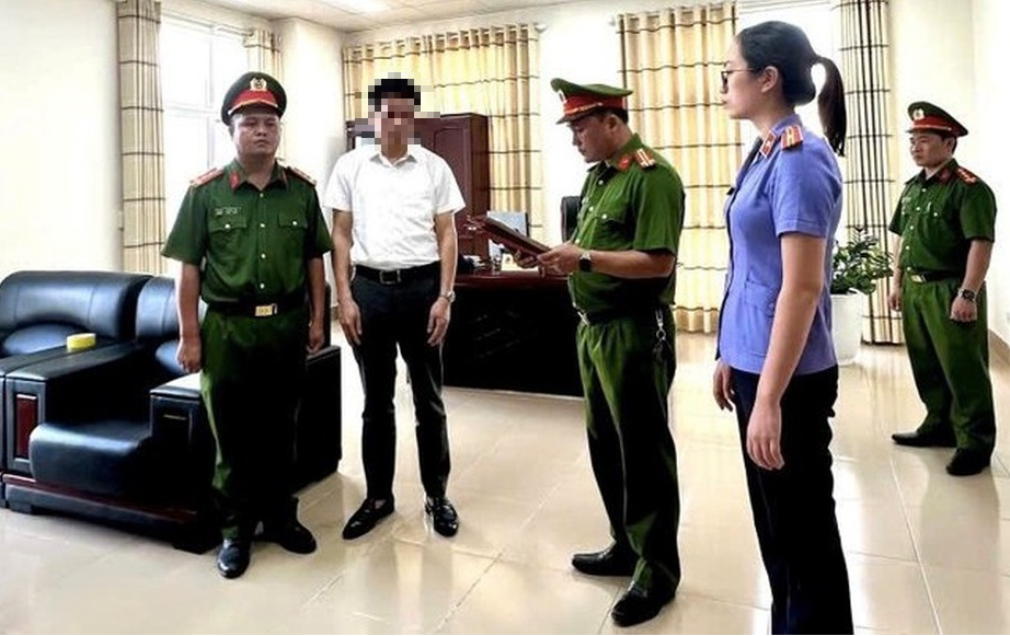 Đề xuất c&aacute;n bộ bị cấm đi khỏi nơi cư tr&uacute; tiếp tục l&agrave;m việc vẫn được hưởng lương- Ảnh 1.