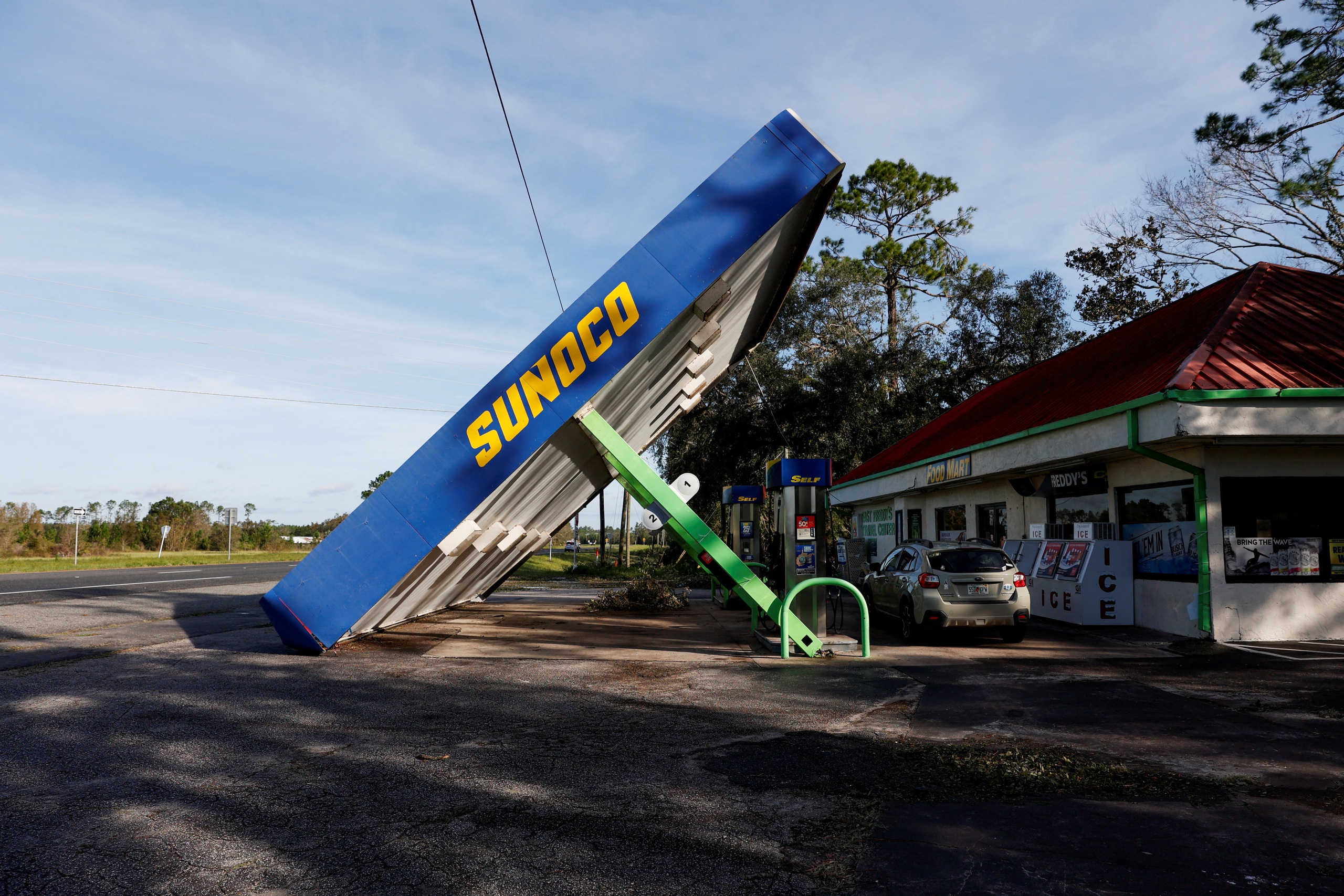 M&aacute;i che ng&atilde; đổ ở TP Perry, Florida