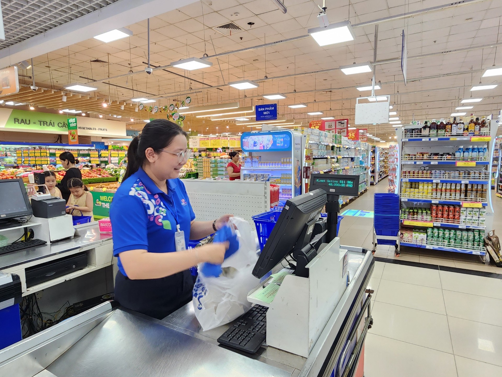 Cuộc thi "Tự hào hàng Việt": Hương quê giữa lòng Co.opmart- Ảnh 1.