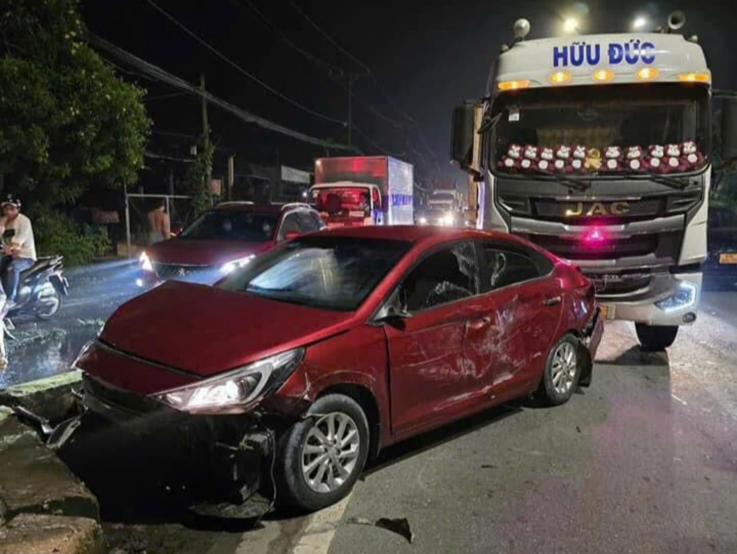 TP HCM: &Ocirc; t&ocirc; g&acirc;y n&aacute;o loạn Quốc lộ 22, c&ocirc;ng an ập v&agrave;o khống chế- Ảnh 1.