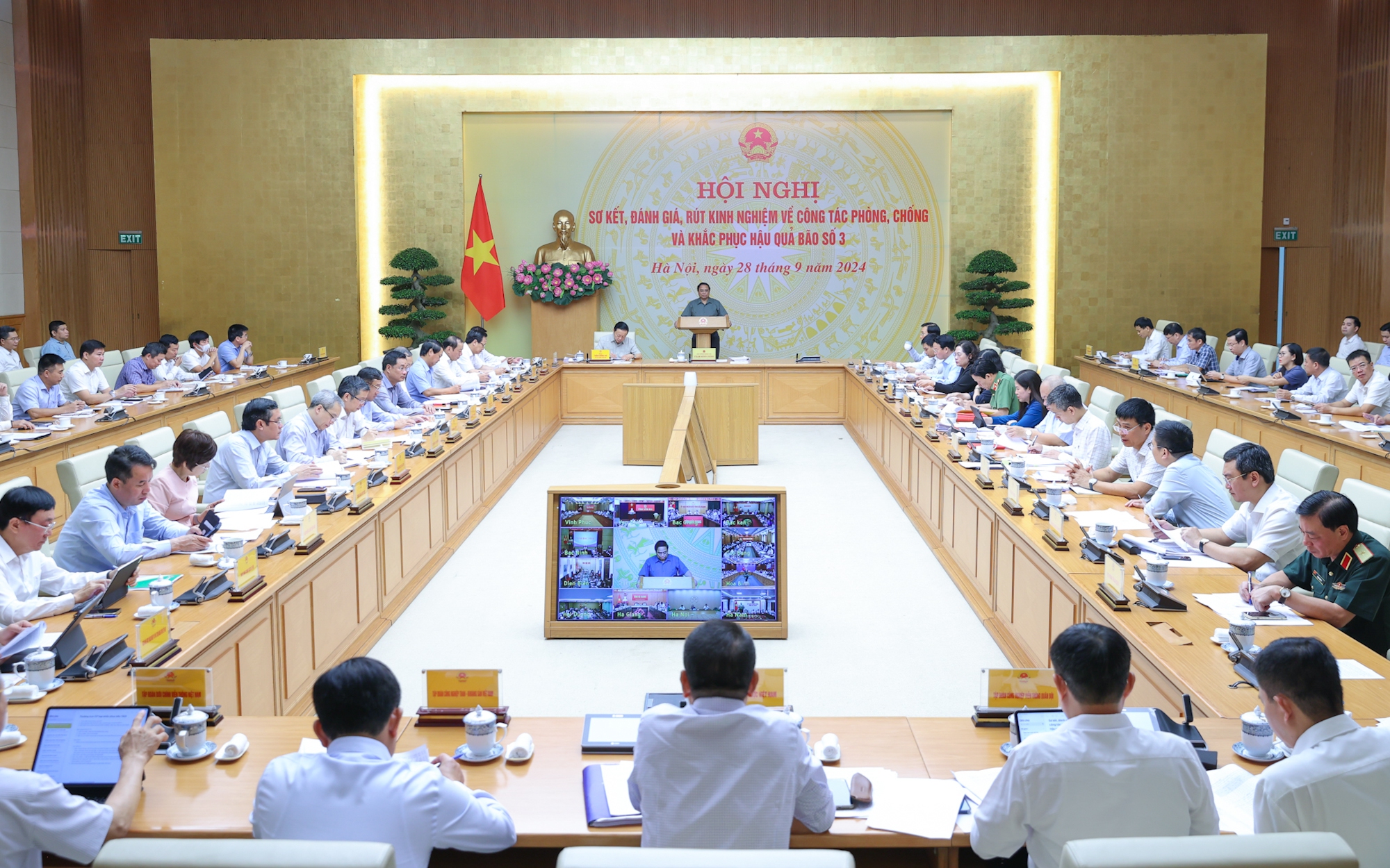 Khẩn trương khôi phục sản xuất - kinh doanh