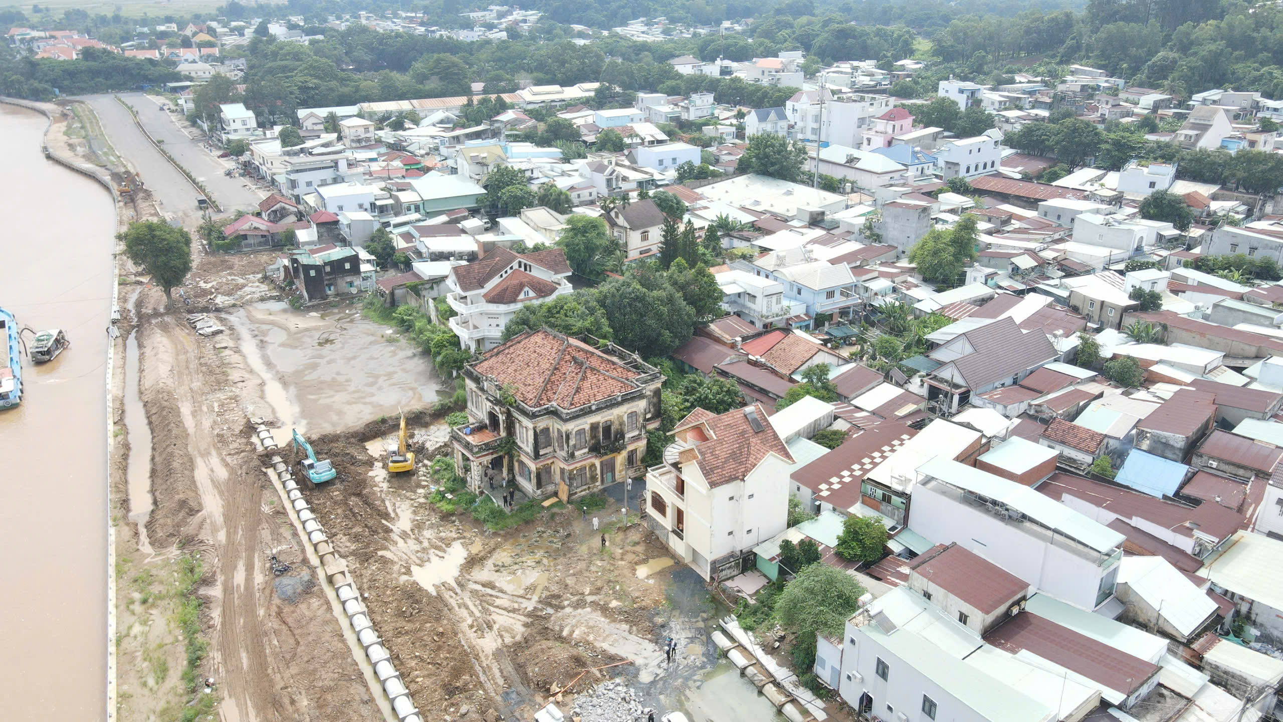 Đề nghị tạm dừng thi c&ocirc;ng dự &aacute;n đoạn qua khu vực &lsquo;nh&agrave; lầu &ocirc;ng Phủ&rsquo;- Ảnh 1.