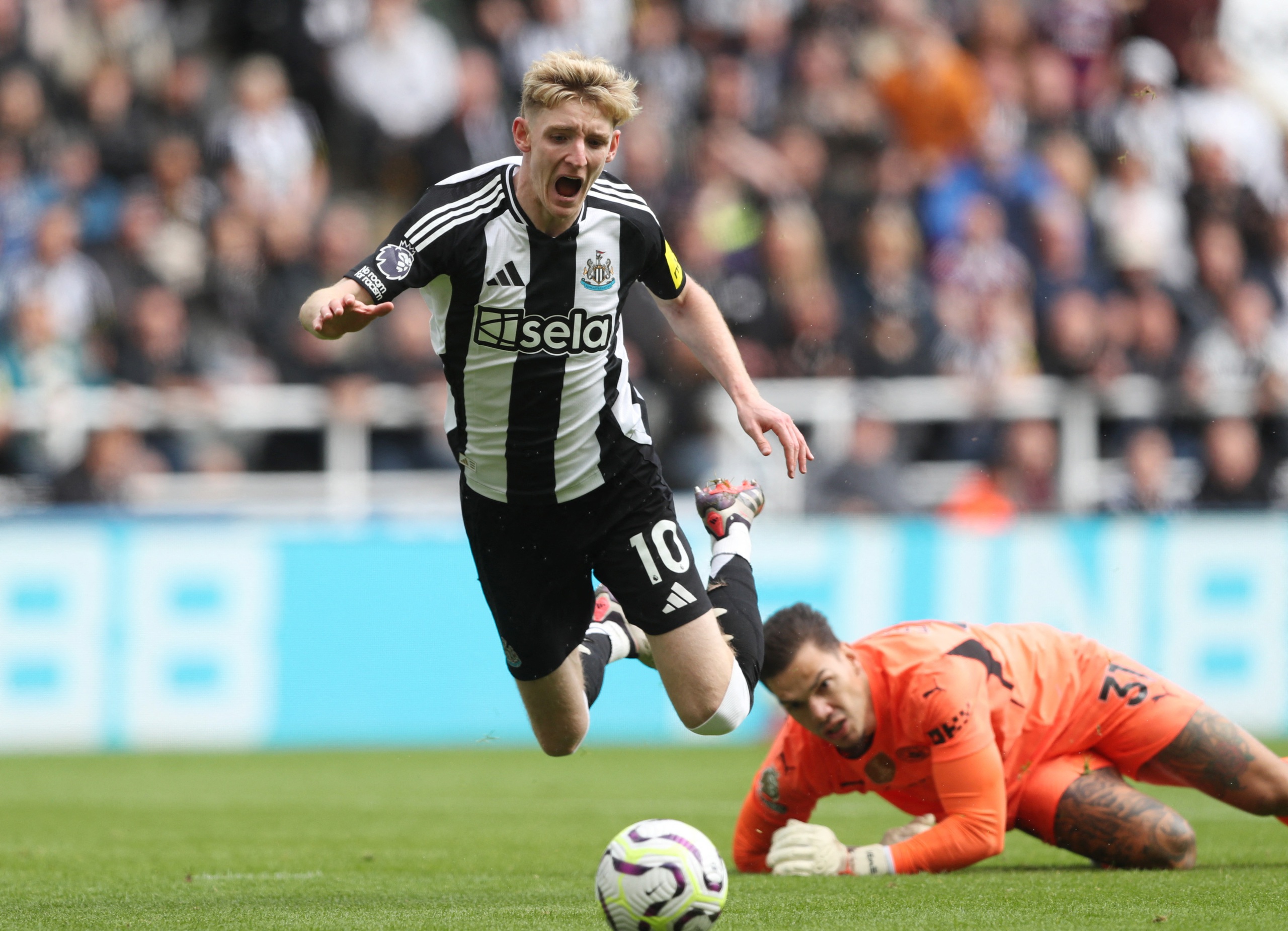 Haaland tịt ng&ograve;i tại St.James'Park, Man City mất điểm ng&ocirc;i đầu- Ảnh 4.