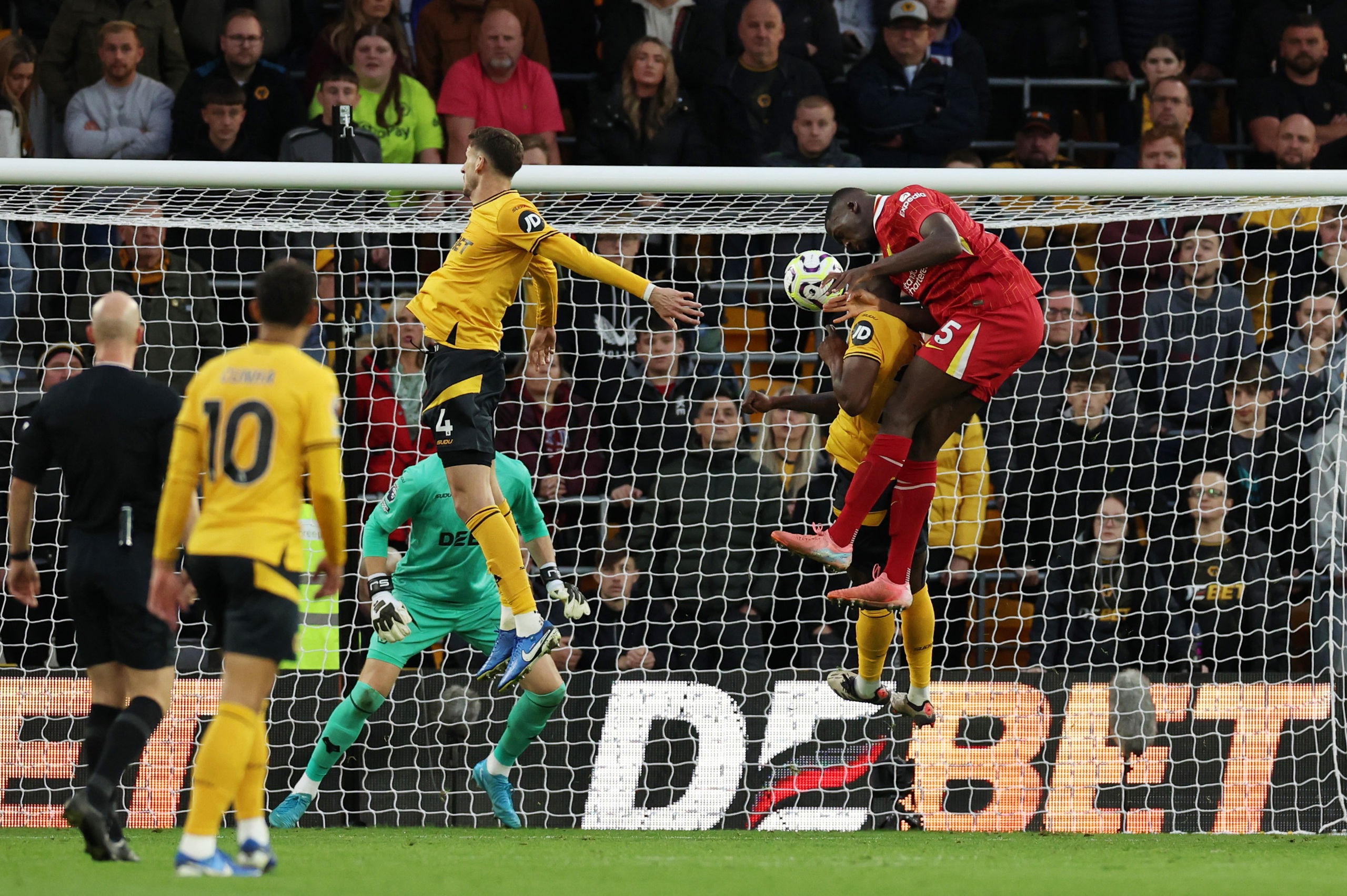 Hạ chủ nh&agrave; Wolves, Liverpool l&ecirc;n đỉnh bảng Ngoại hạng Anh- Ảnh 3.