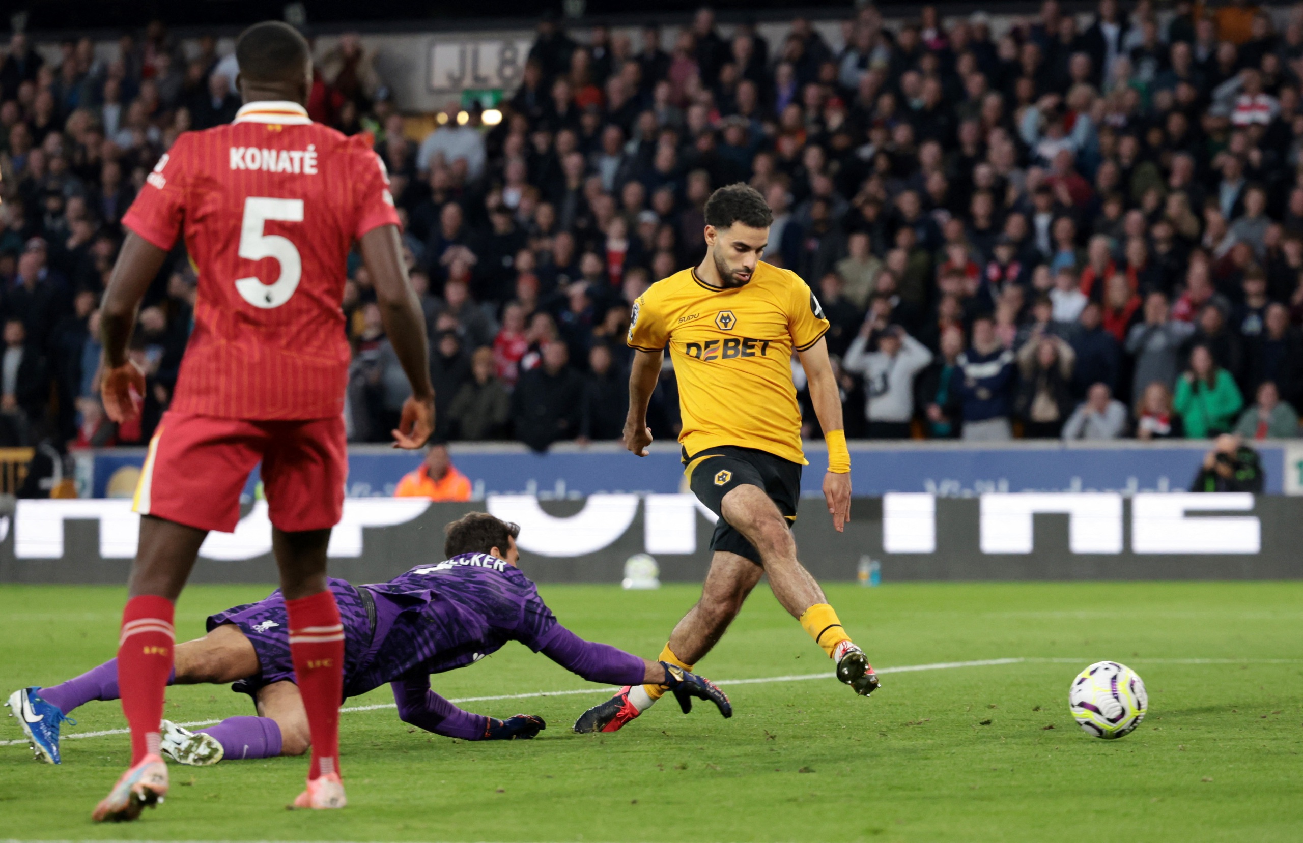 Hạ chủ nh&agrave; Wolves, Liverpool l&ecirc;n đỉnh bảng Ngoại hạng Anh- Ảnh 4.