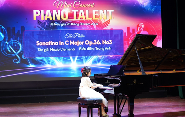 Th&iacute; sinh biểu diễn trong lễ khởi động &ldquo;Festival piano talent 2025&rdquo; tại H&agrave; Nội Ảnh: NGỌC H&Agrave;