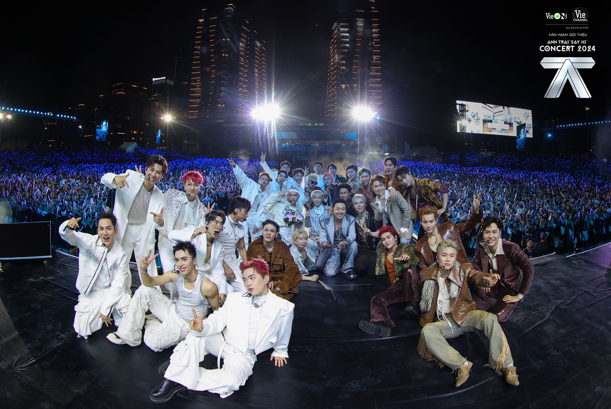 Hơn 20.000 kh&aacute;n giả cổ vũ nồng nhiệt "Anh trai say hi" Concert 2024- Ảnh 1.