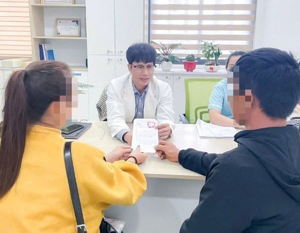Nhiều cặp vợ chồng hiếm muộn được giúp sinh con miễn phí- Ảnh 1.