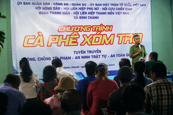 C&ocirc;ng an tổ chức tuy&ecirc;n truyền ph&aacute;p luật tại d&atilde;y trọ &ocirc;ng Nguyễn Anh Thi