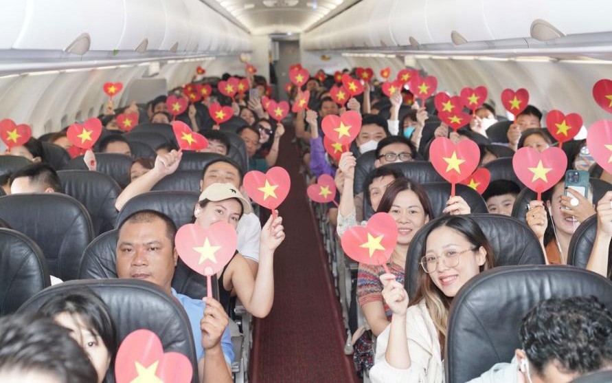 Muôn ánh sao vàng rộn ràng trên những chuyến bay Vietjet dịp kỷ niệm Quốc Khánh 2-9