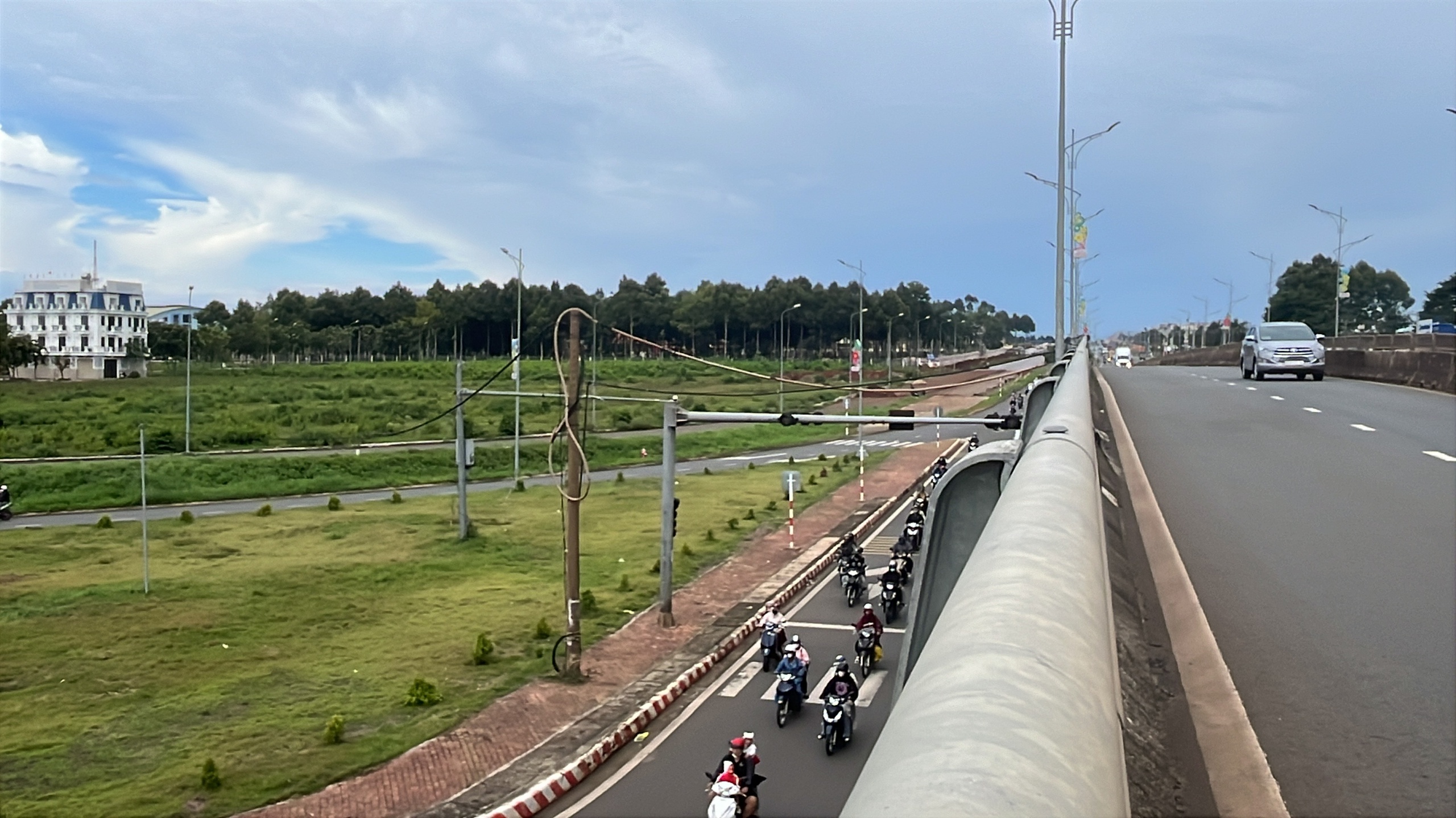 H&igrave;nh ảnh 'kh&aacute;c lạ' xe cộ tr&ecirc;n cao tốc, quốc lộ qua cửa ng&otilde; Đồng Nai về TP HCM- Ảnh 10.