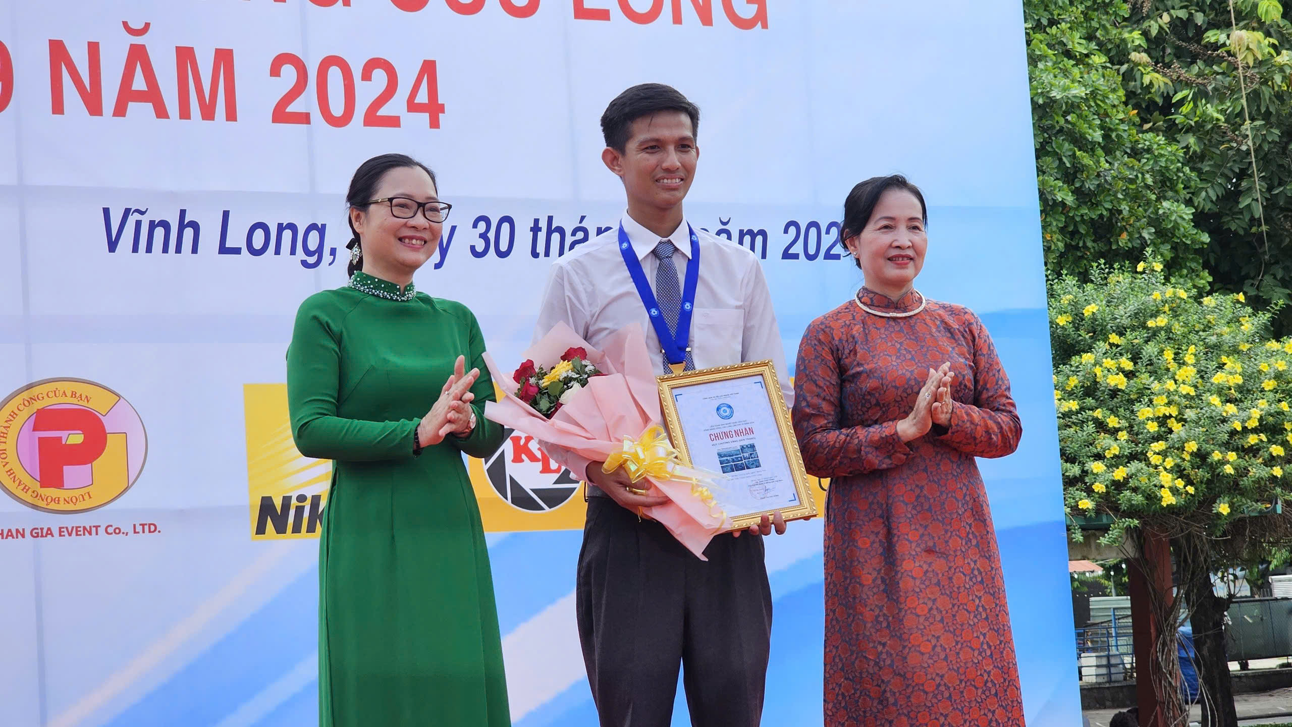 2 tác phẩm về Vĩnh Long và Phú Quốc giành huy chương vàng tại cuộc thi ảnh- Ảnh 1.