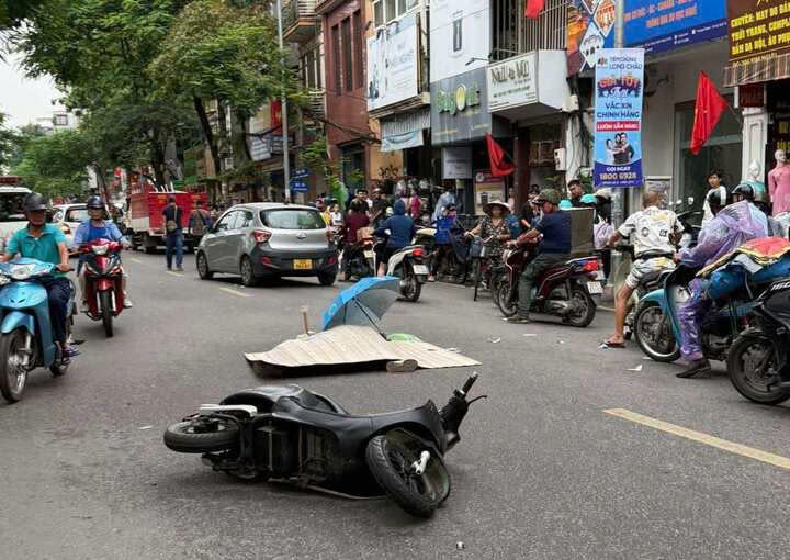 Va chạm với xe tải, một nữ sinh lớp 10 tử vong- Ảnh 1.