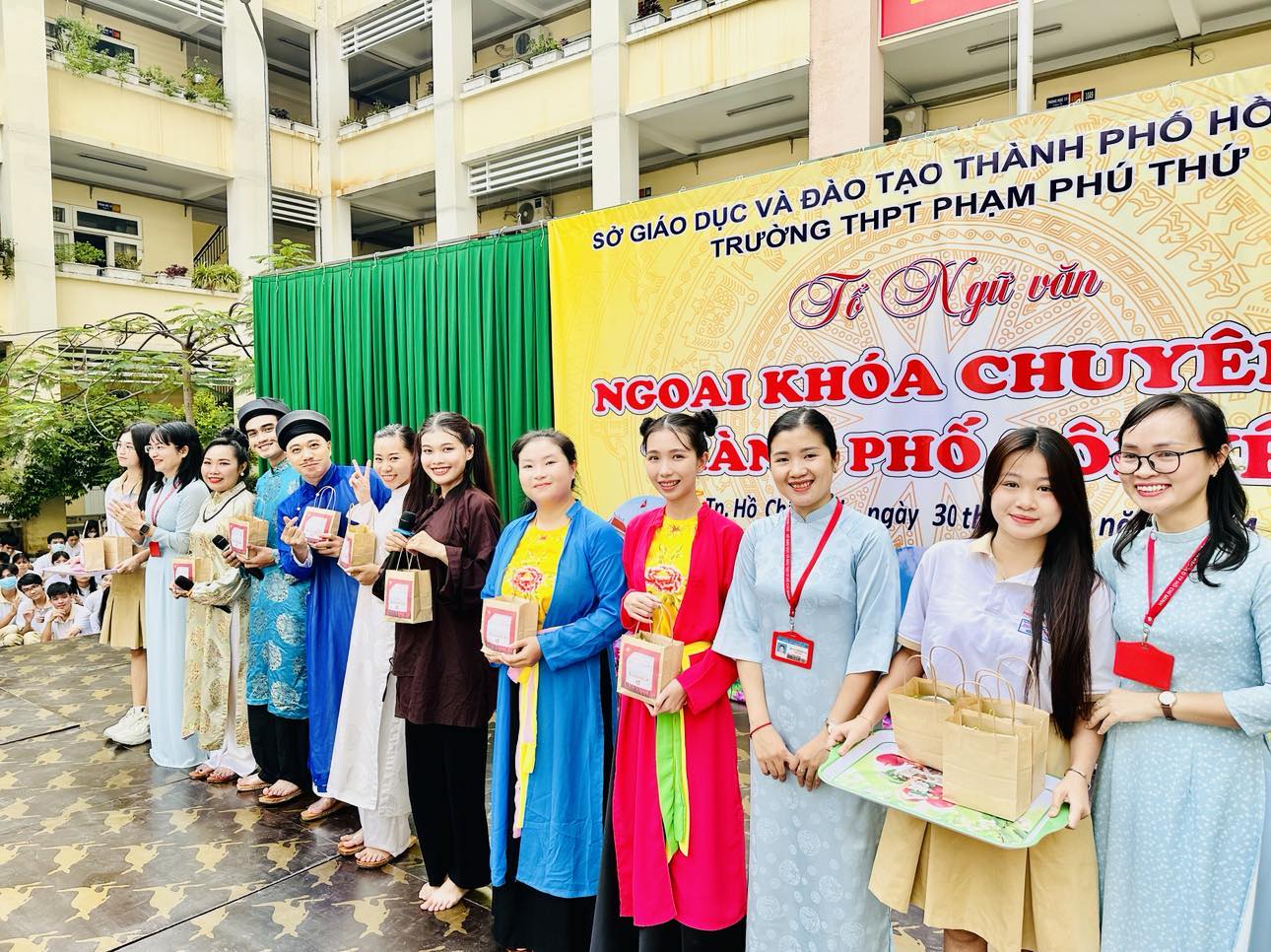 NSƯT Kim Tiểu Long, Đông Quân với "Sân khấu học đường"- Ảnh 5.