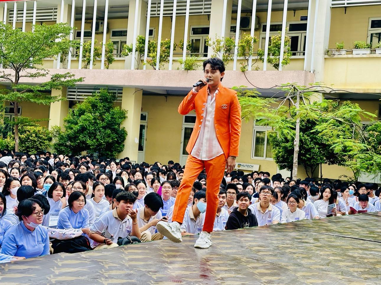 NSƯT Kim Tiểu Long, Đông Quân với "Sân khấu học đường"- Ảnh 4.
