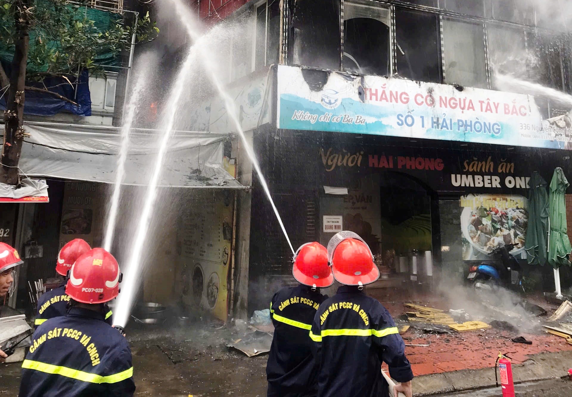 Ch&aacute;y dữ dội tại nh&agrave; h&agrave;ng Vua Ba Ba- Ảnh 3.