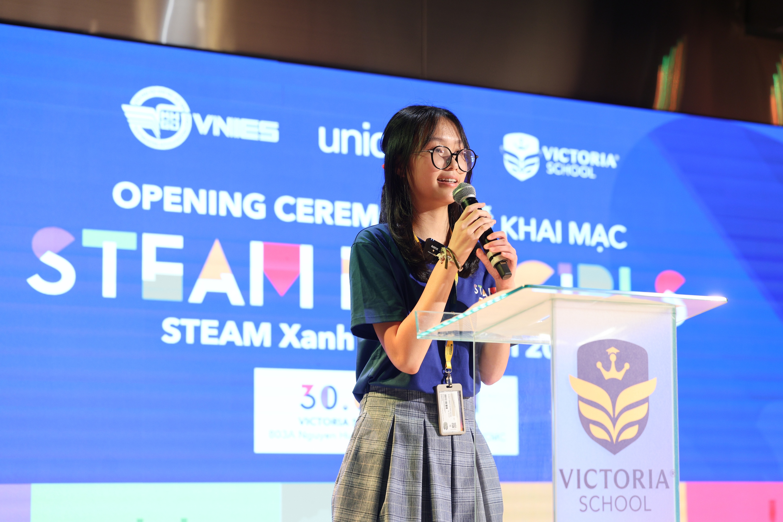 Em Nguyễn Ngọc Uy&ecirc;n Phương - Học sinh Victoria School - Nam S&agrave;i G&ograve;n đại diện 69 th&iacute; sinh chia sẻ cảm x&uacute;c trước khi bước v&agrave;o v&ograve;ng chung kết