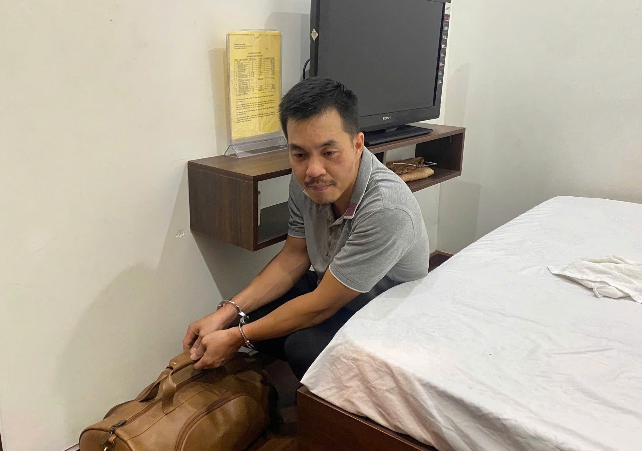 Nhờ đổi 2 triệu USD, Việt kiều "dỏm" bị tóm gọn- Ảnh 1.